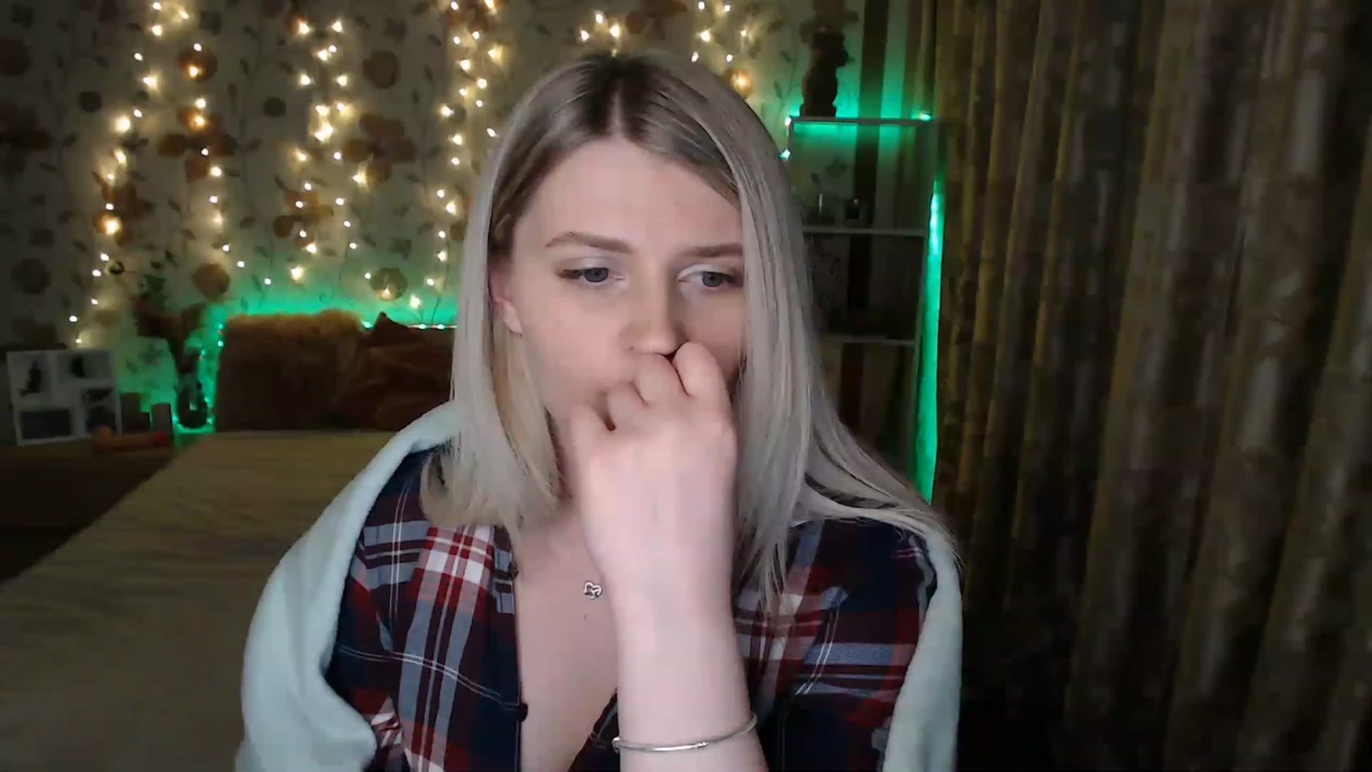 Gallery image thumbnail from Nice_Ass007's myfreecams stream on, 06/14/2023, 24:49 image 19 of 20
