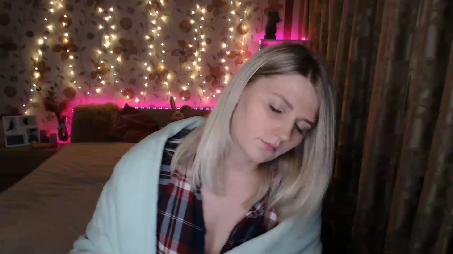 Gallery image thumbnail from Nice_Ass007's myfreecams stream on, 06/14/2023, 24:49 image 15 of 20