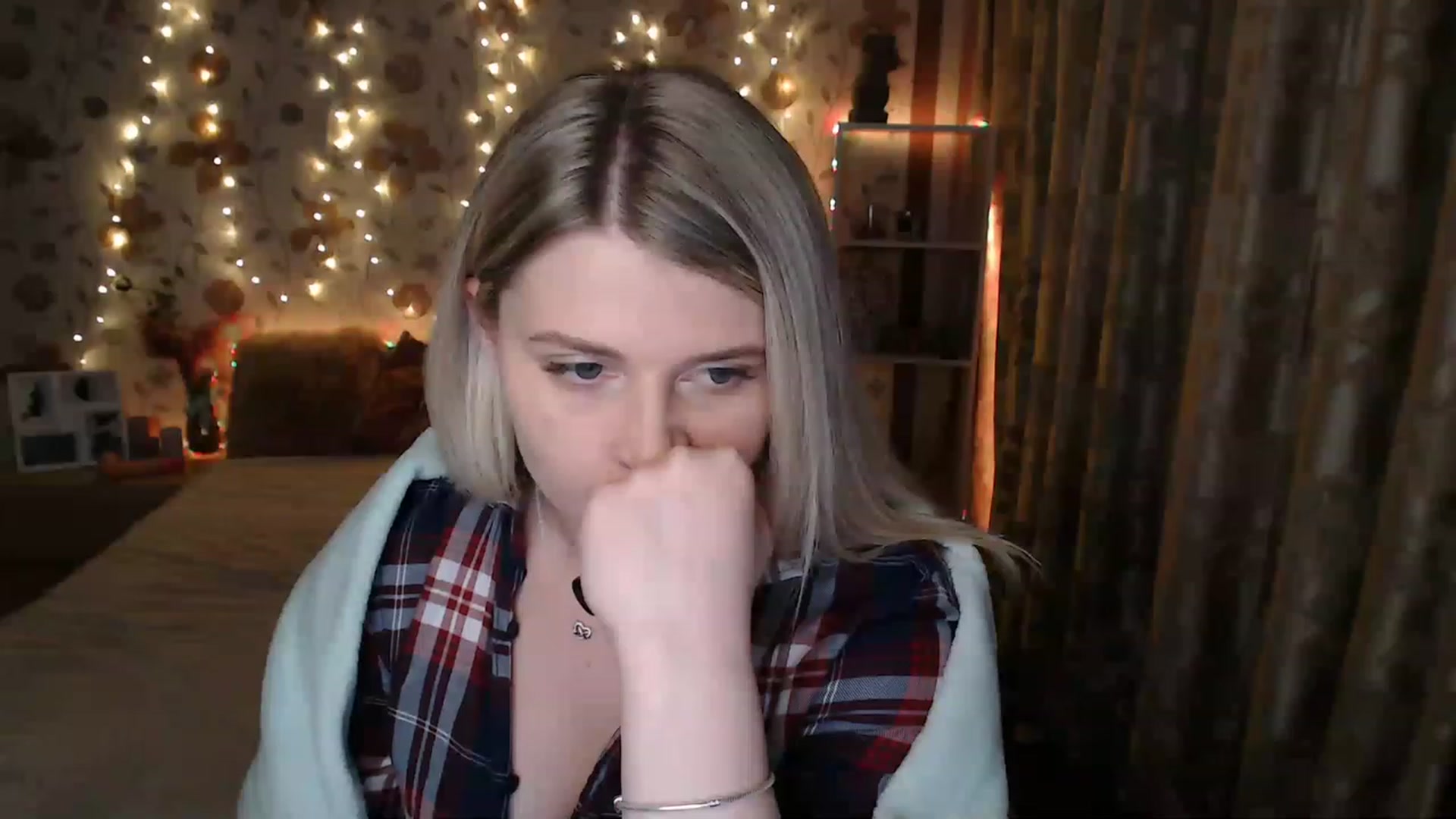 Gallery image thumbnail from Nice_Ass007's myfreecams stream on, 06/14/2023, 24:49 image 17 of 20