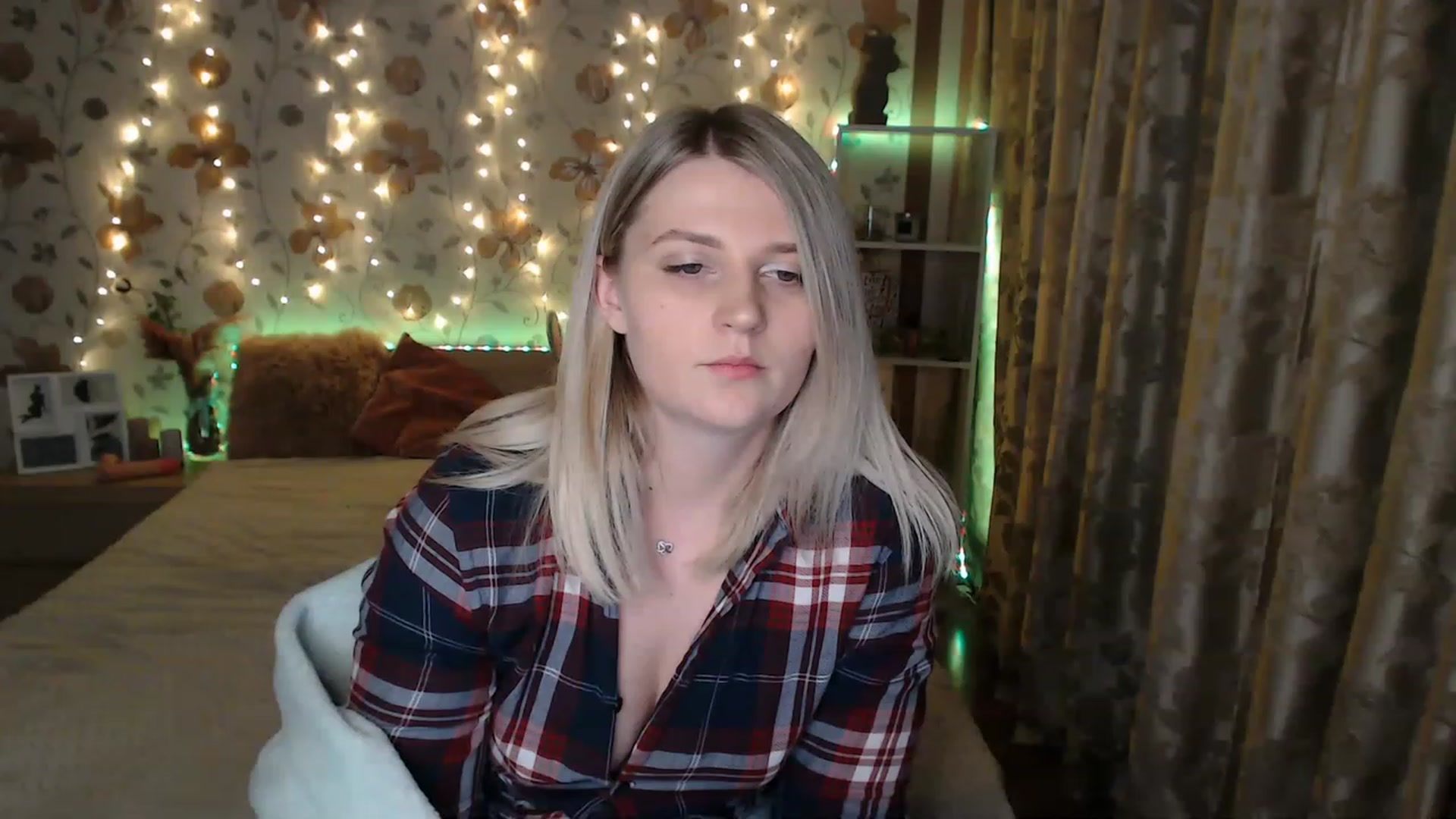 Gallery image thumbnail from Nice_Ass007's myfreecams stream on, 06/14/2023, 24:49 image 6 of 20
