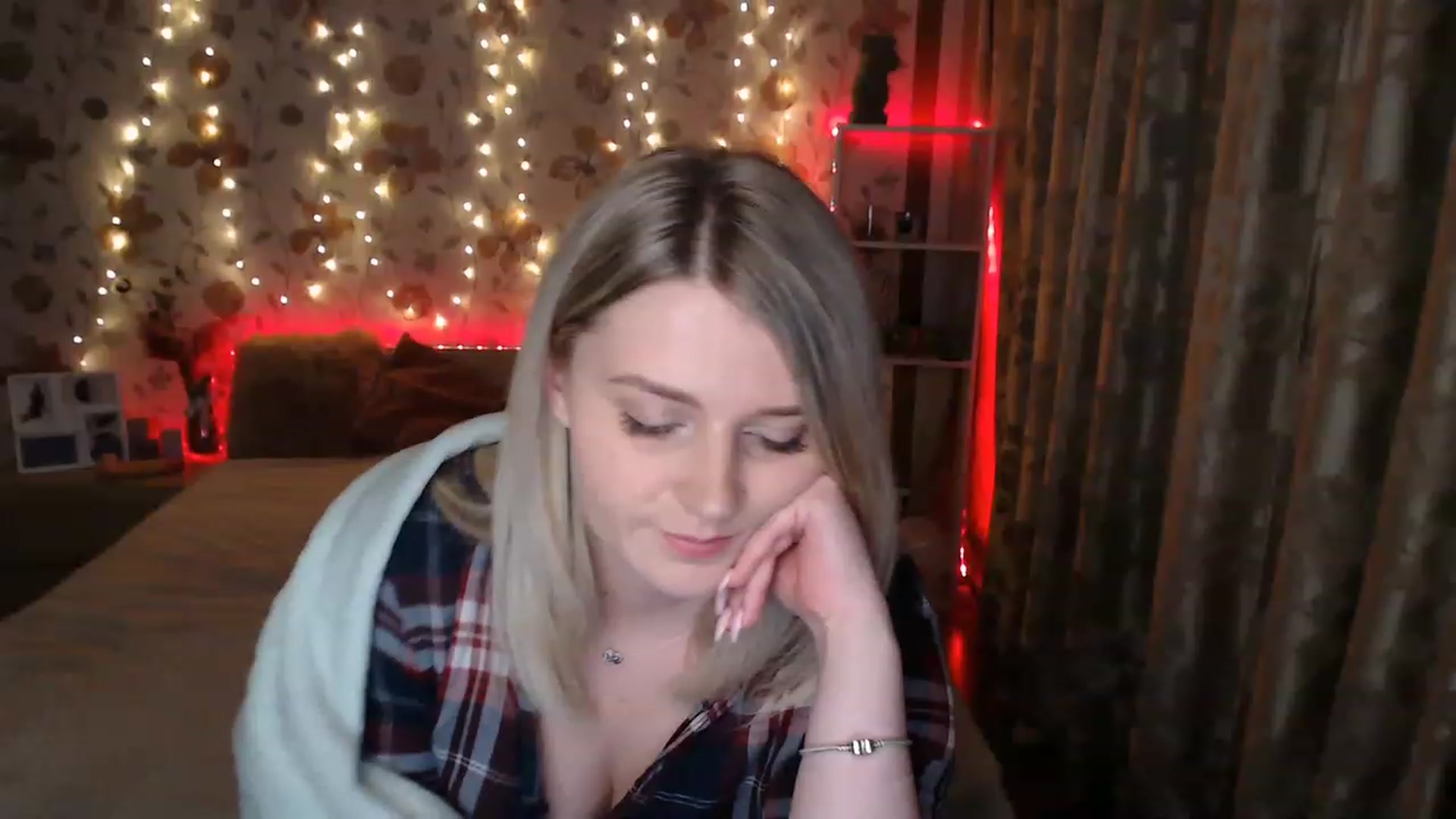 Gallery image thumbnail from Nice_Ass007's myfreecams stream on, 06/14/2023, 24:49 image 3 of 20