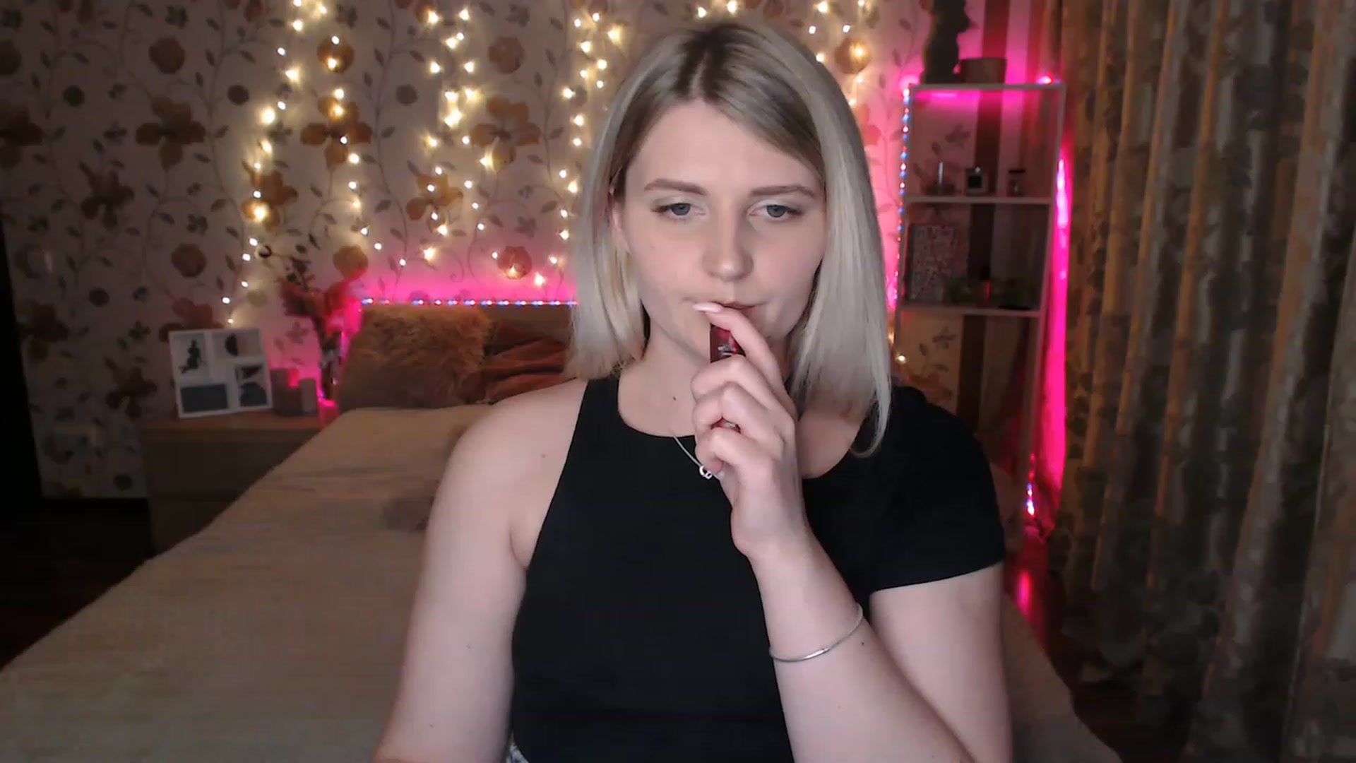 Gallery image thumbnail from Nice_Ass007's myfreecams stream on, 06/17/2023, 24:31 image 14 of 20