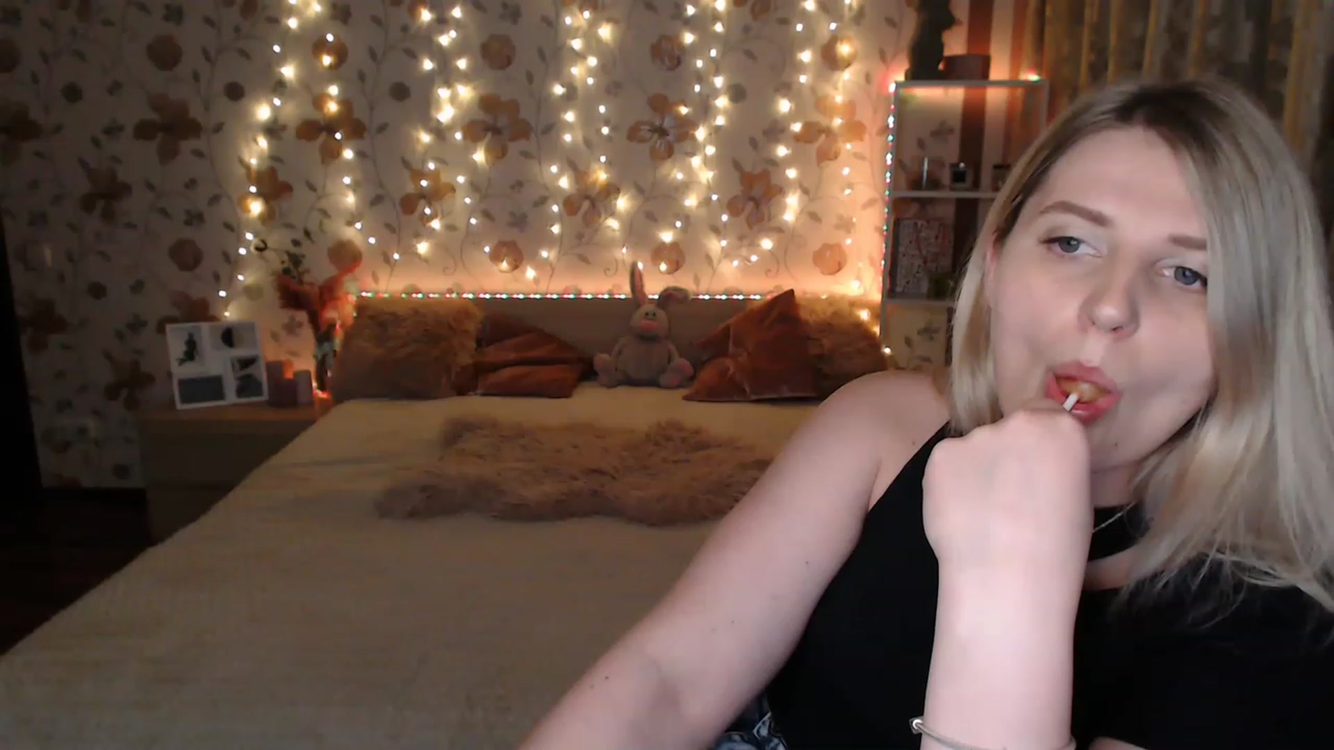 Gallery image thumbnail from Nice_Ass007's myfreecams stream on, 06/17/2023, 01:02 image 18 of 20