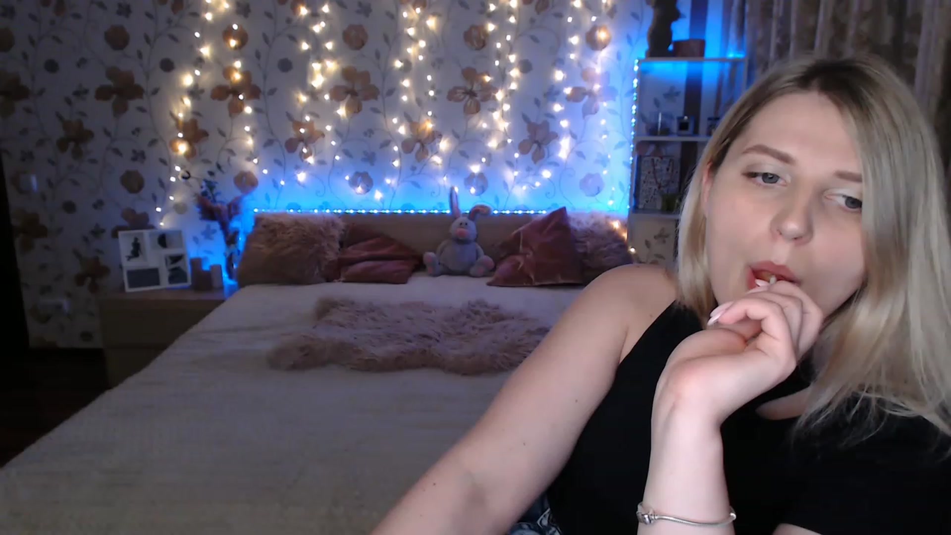 Gallery image thumbnail from Nice_Ass007's myfreecams stream on, 06/17/2023, 01:02 image 15 of 20