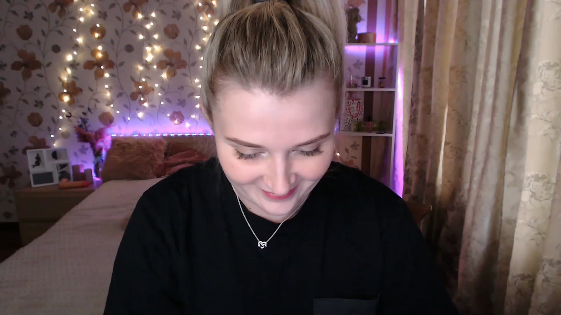 Gallery image thumbnail from Nice_Ass007's myfreecams stream on, 06/18/2023, 03:56 image 6 of 20
