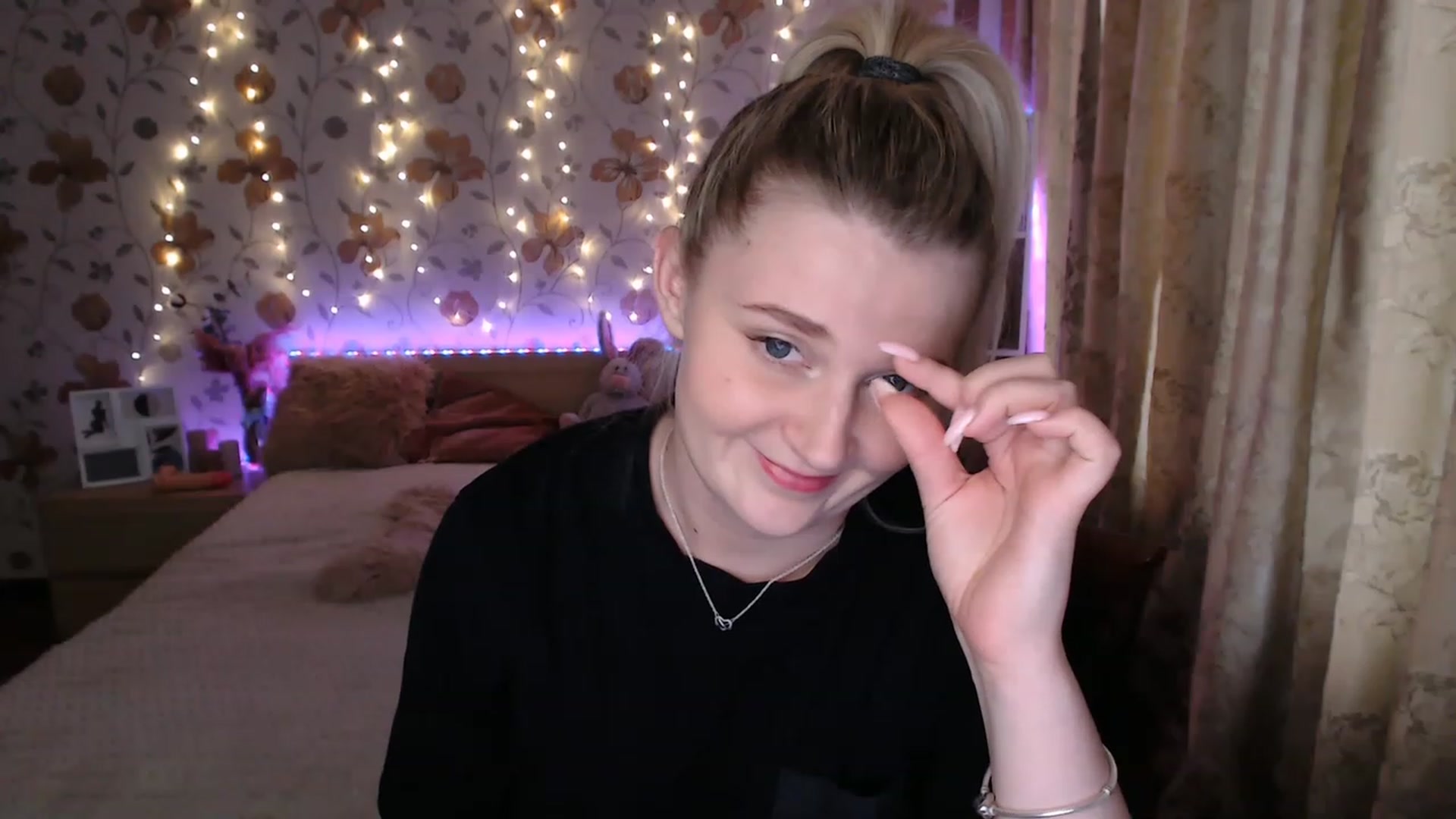Gallery image thumbnail from Nice_Ass007's myfreecams stream on, 06/18/2023, 03:56 image 3 of 20