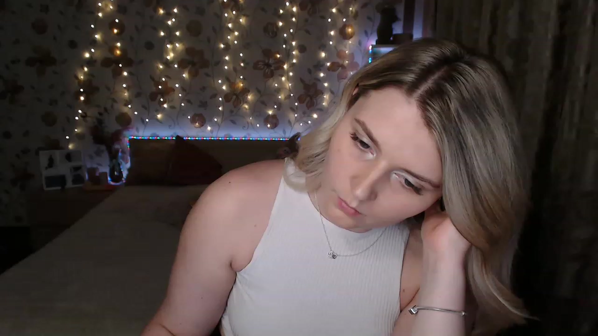 Gallery image thumbnail from Nice_Ass007's myfreecams stream on, 06/21/2023, 22:04 image 14 of 20