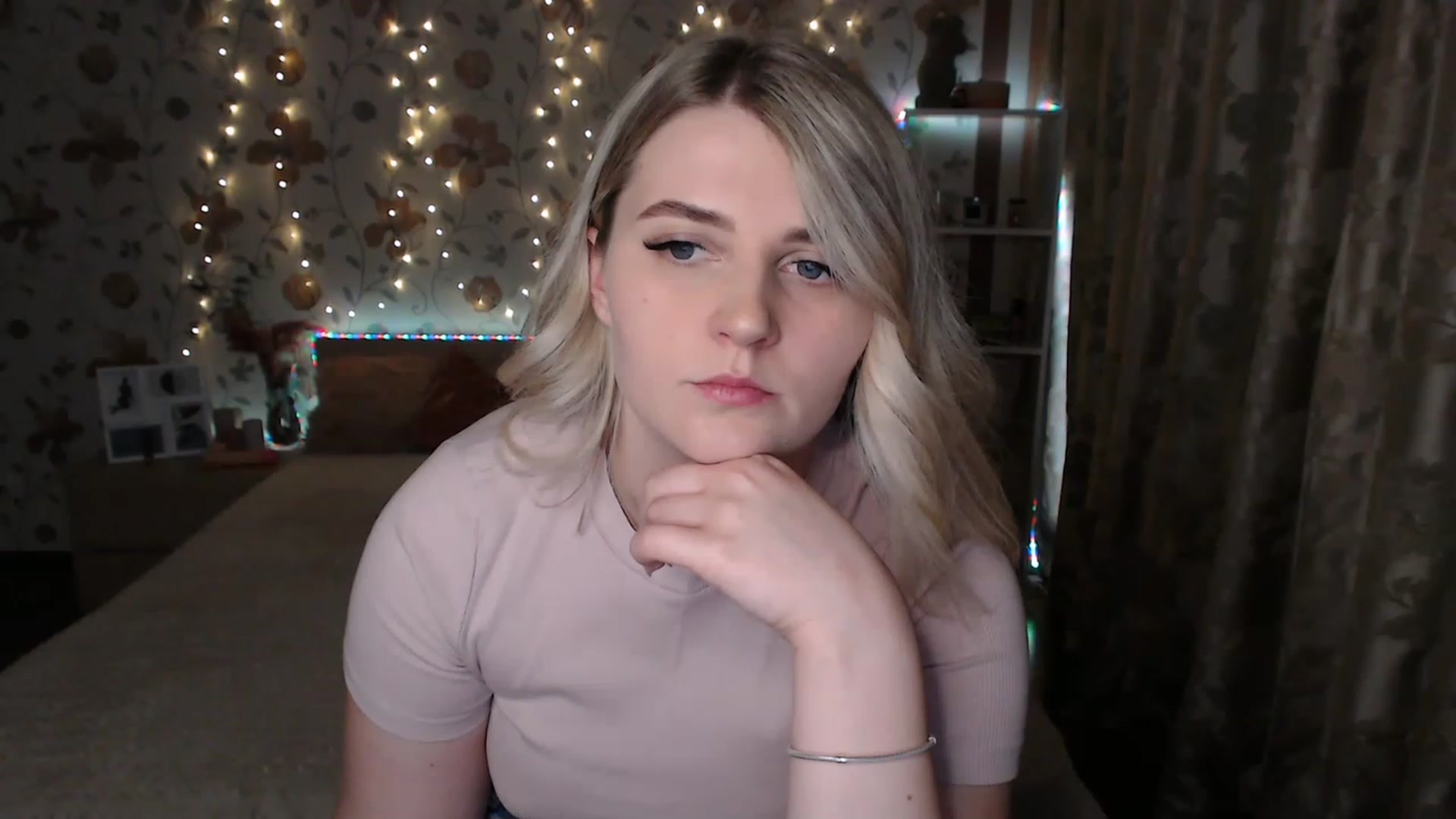 Gallery image thumbnail from Nice_Ass007's myfreecams stream on, 06/24/2023, 19:37 image 12 of 20