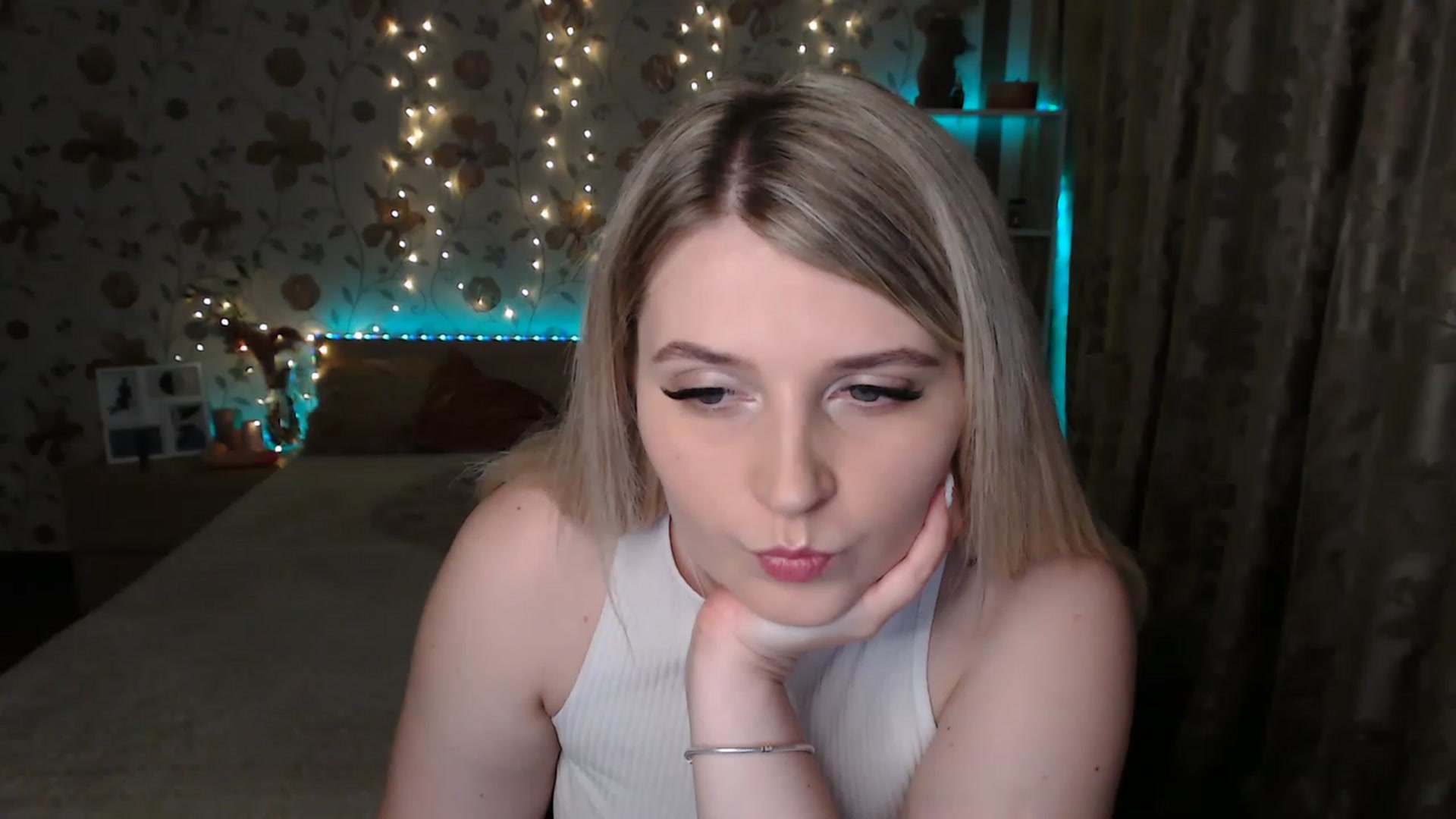 Gallery image thumbnail from Nice_Ass007's myfreecams stream on, 06/27/2023, 20:04 image 7 of 20