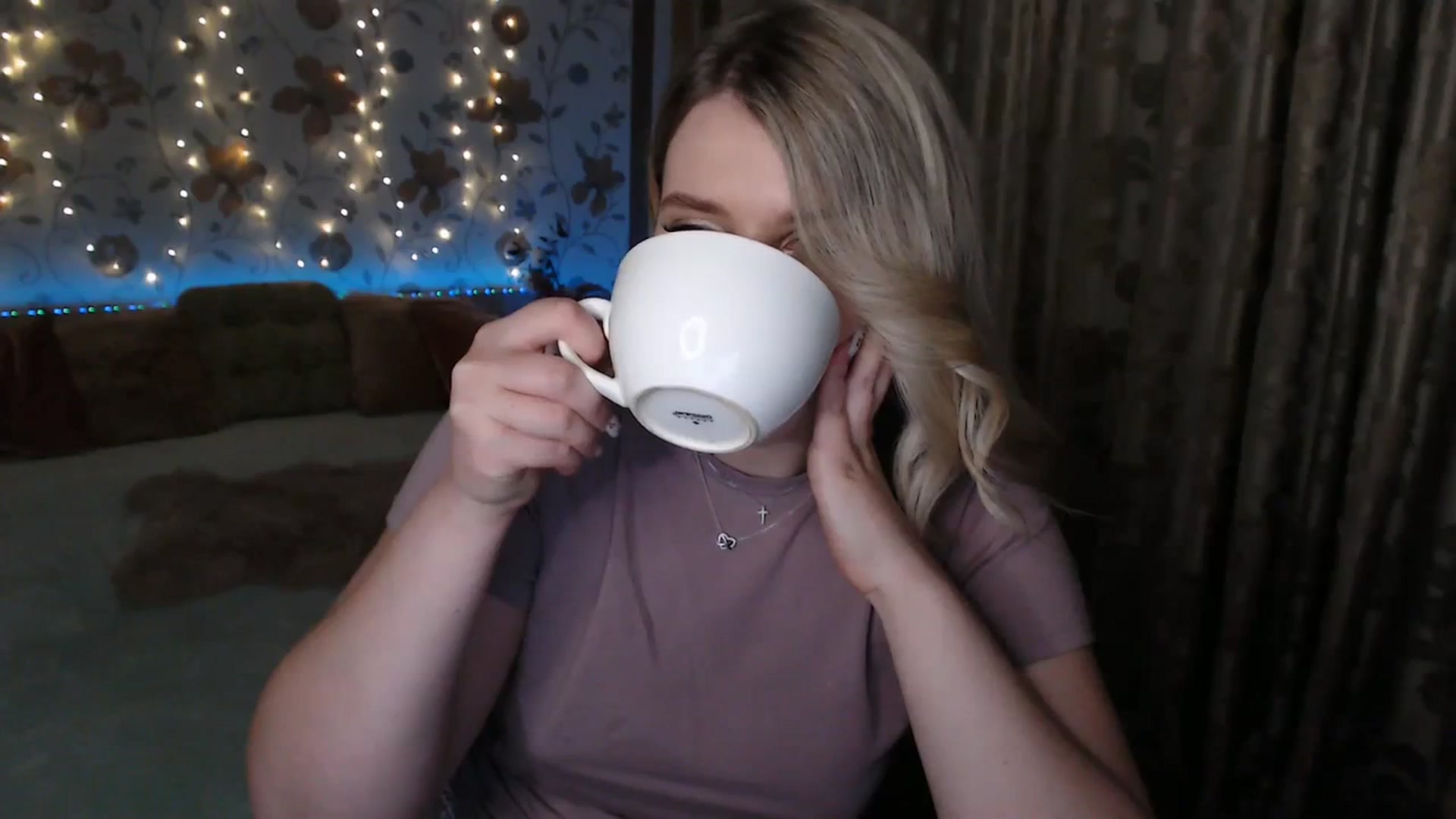 Gallery image thumbnail from Nice_Ass007's myfreecams stream on, 08/03/2023, 23:18 image 5 of 20
