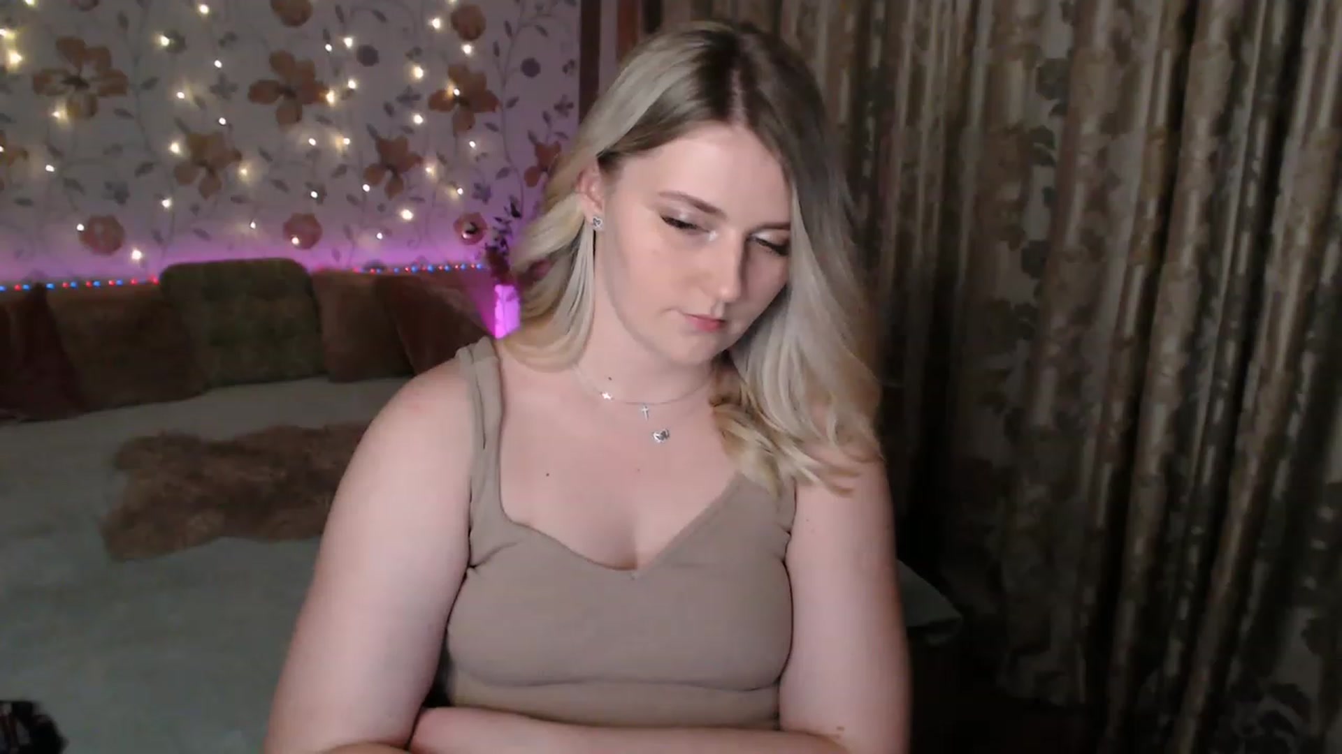 Gallery image thumbnail from Nice_Ass007's myfreecams stream on, 08/04/2023, 21:13 image 14 of 20