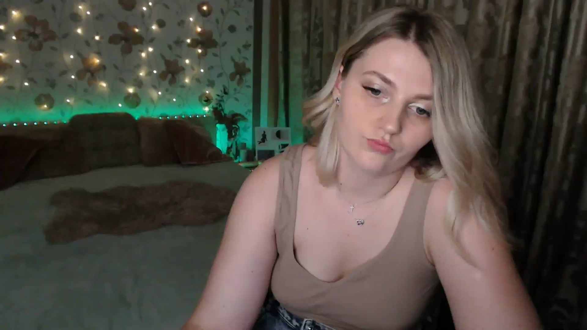 Gallery image thumbnail from Nice_Ass007's myfreecams stream on, 08/05/2023, 24:47 image 15 of 20