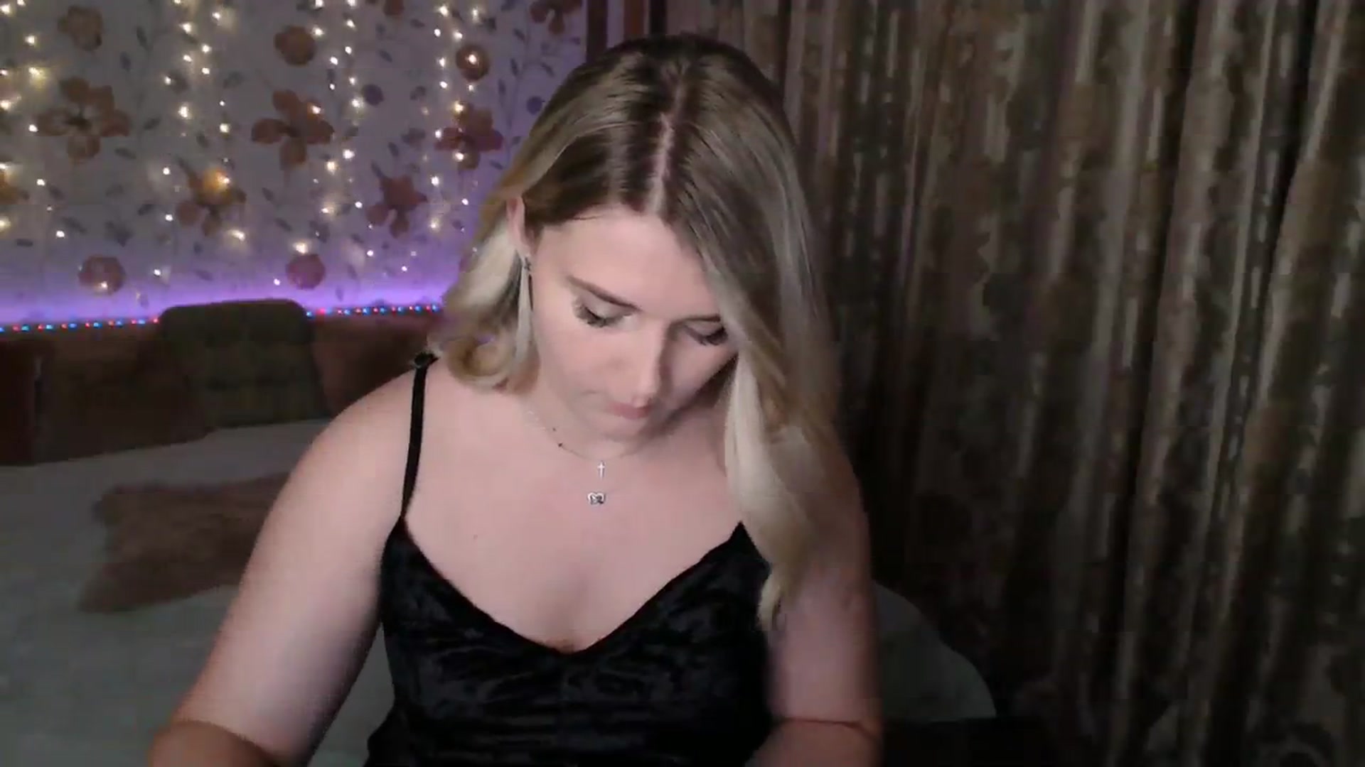 Gallery image thumbnail from Nice_Ass007's myfreecams stream on, 08/08/2023, 20:02 image 7 of 20