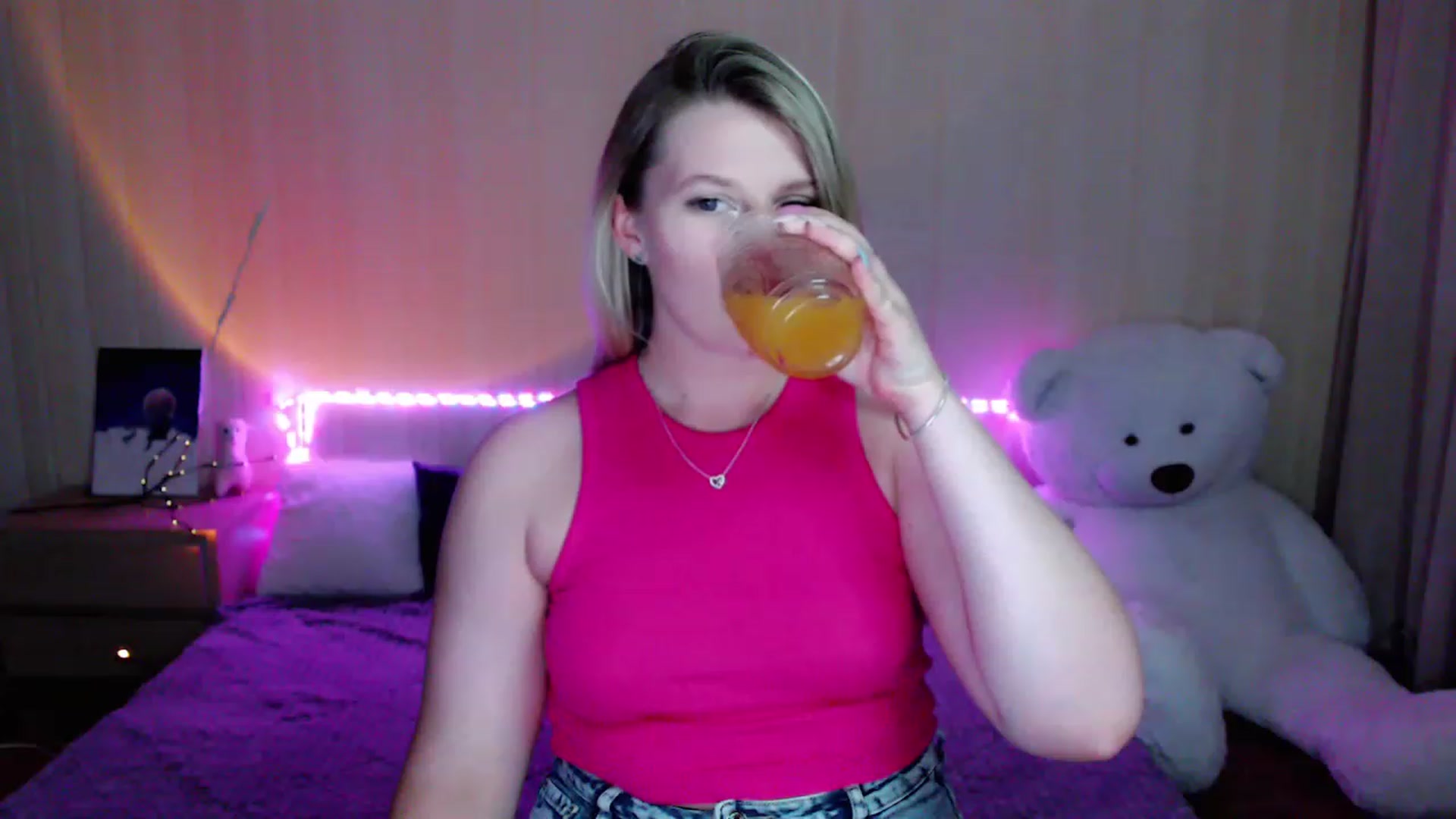 Gallery image thumbnail from Nice_Ass007's myfreecams stream on, 08/16/2023, 20:16 image 10 of 20