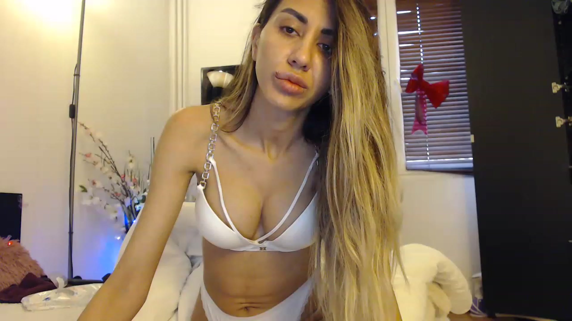 Gallery image thumbnail from Nicebitch23's myfreecams stream on, 02/07/2023, 13:07 image 3 of 20