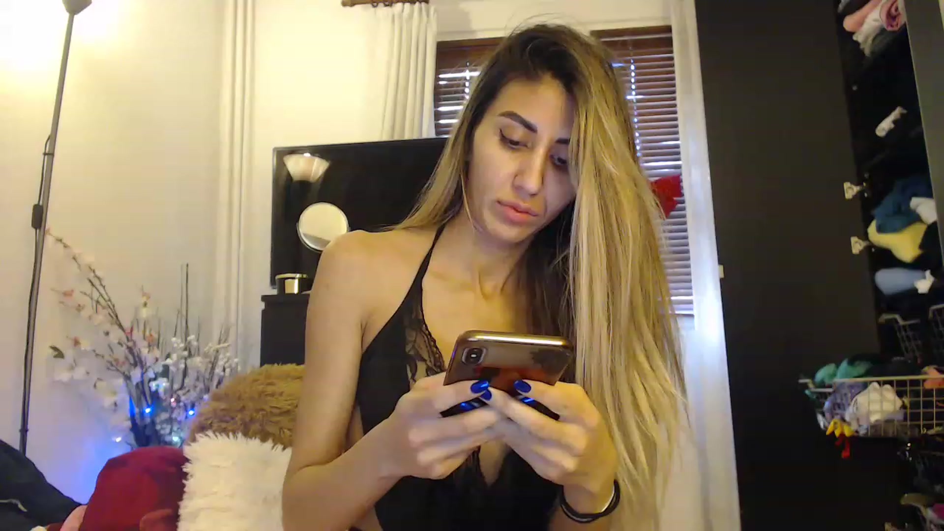 Gallery image thumbnail from Nicebitch23's myfreecams stream on, 02/13/2023, 12:35 image 13 of 20