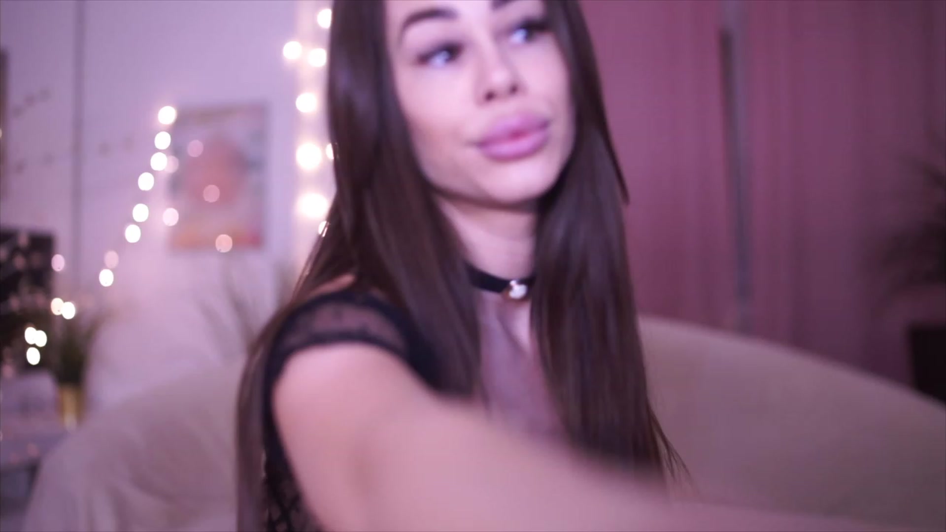 Gallery image thumbnail from Nickey_'s myfreecams stream on, 12/18/2022, 22:30 image 17 of 20