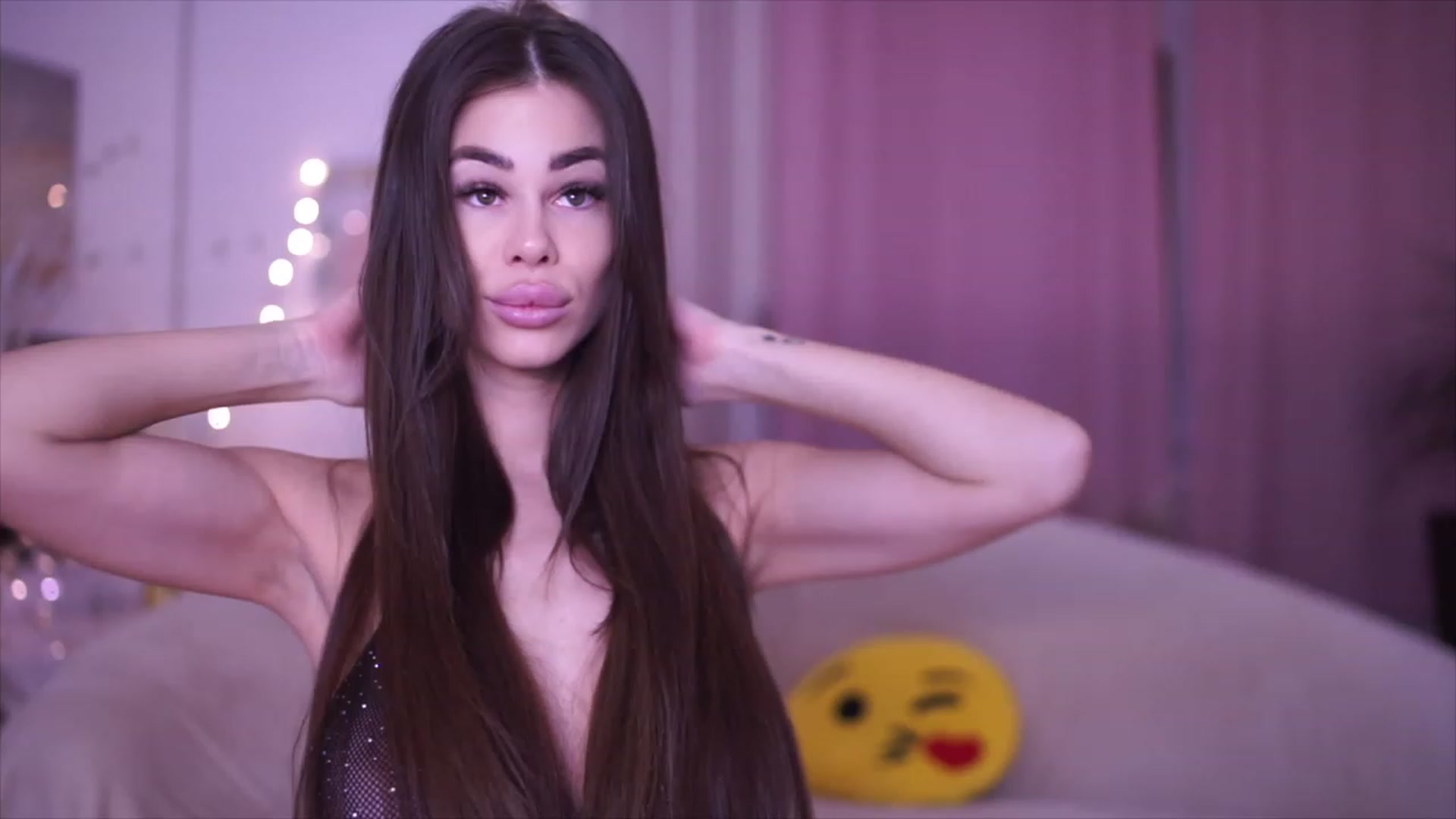 Gallery image thumbnail from Nickey_'s myfreecams stream on, 12/19/2022, 21:46 image 5 of 20