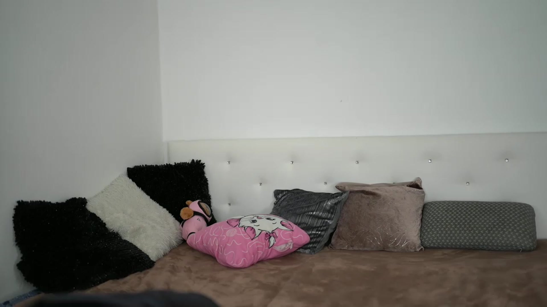 Gallery image thumbnail from Nickey_'s myfreecams stream on, 04/15/2023, 19:22 image 18 of 20