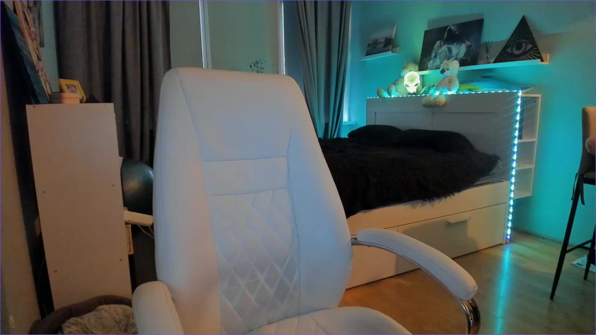 Gallery image thumbnail from NickyBlein's myfreecams stream on, 11/15/2022, 13:42 image 4 of 20