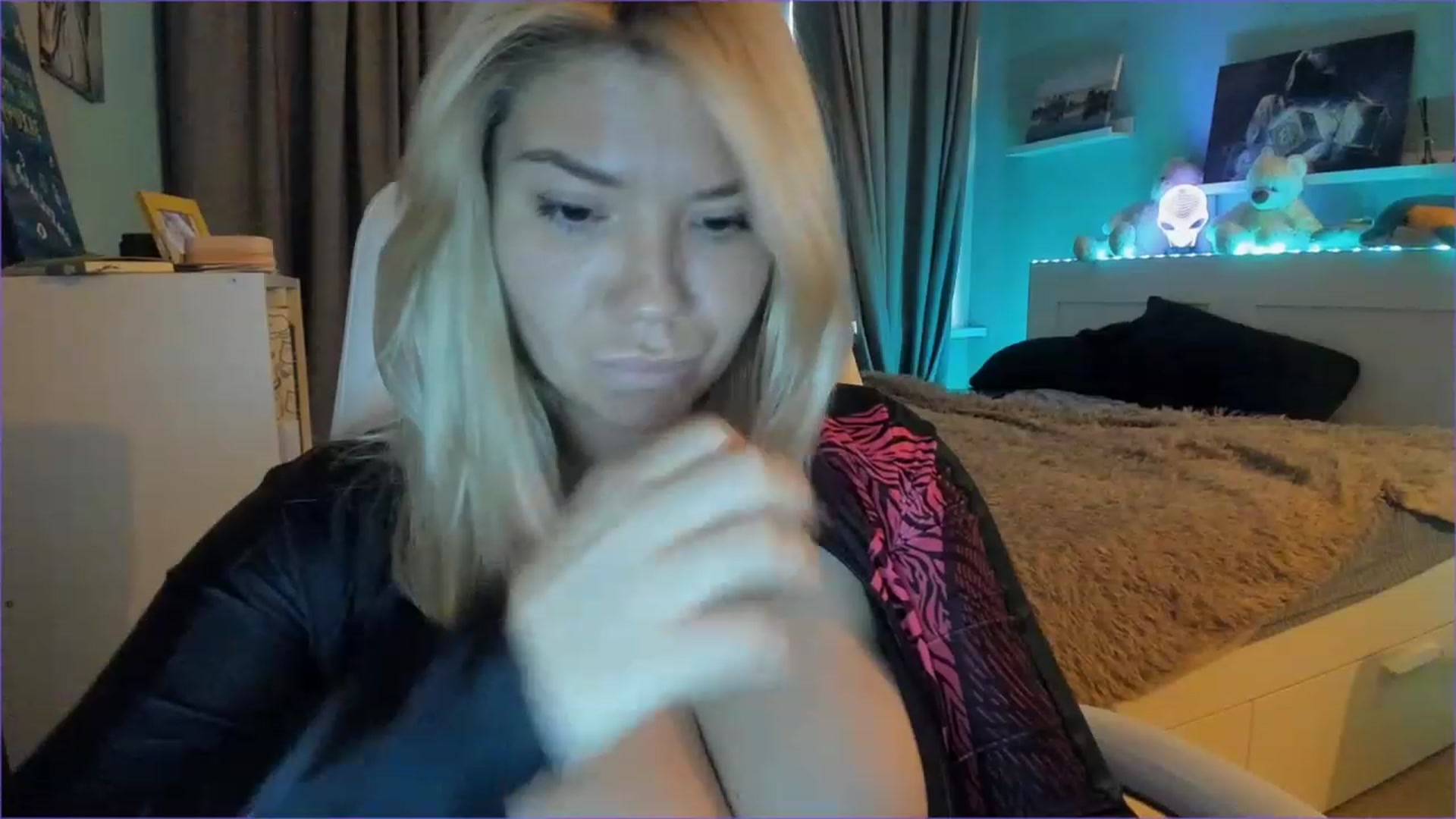 Gallery image thumbnail from NickyBlein's myfreecams stream on, 11/22/2022, 11:17 image 16 of 20