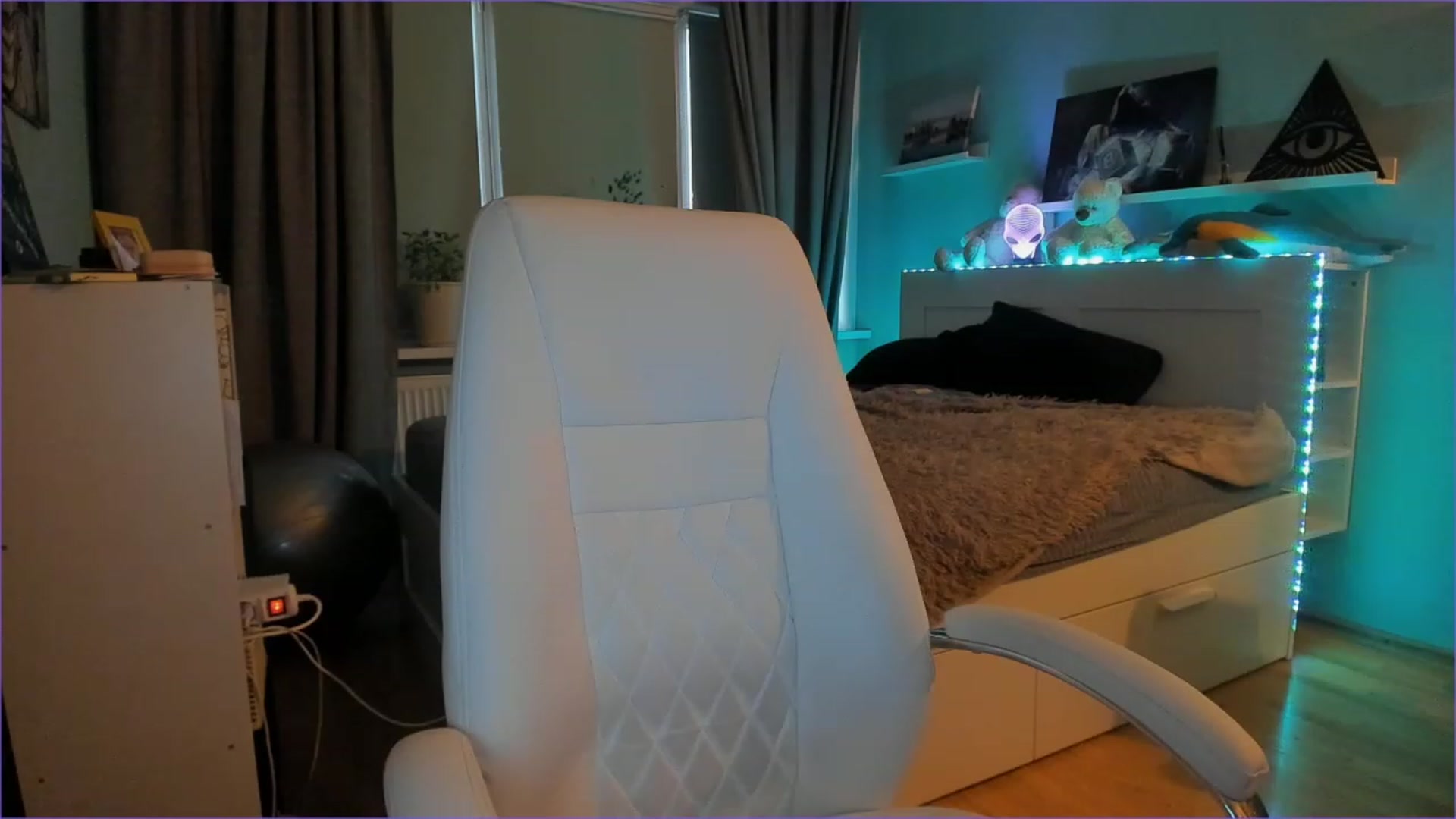 Gallery image thumbnail from NickyBlein's myfreecams stream on, 11/22/2022, 11:17 image 11 of 20