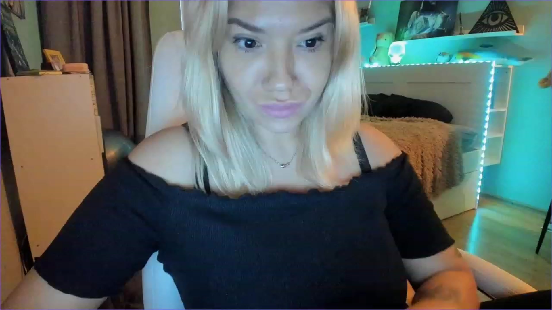 Gallery image thumbnail from NickyBlein's myfreecams stream on, 11/23/2022, 11:11 image 16 of 20
