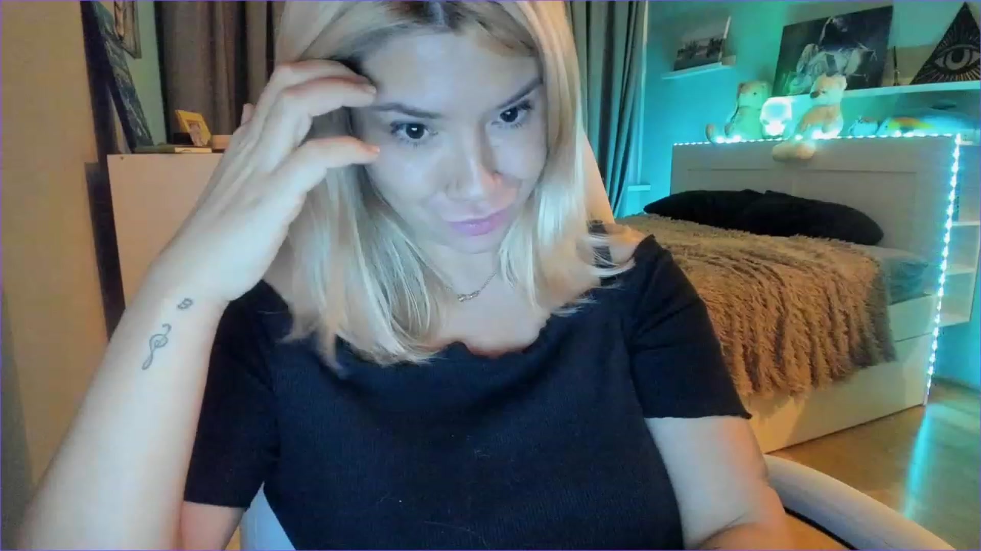 Gallery image thumbnail from NickyBlein's myfreecams stream on, 11/23/2022, 13:02 image 20 of 20