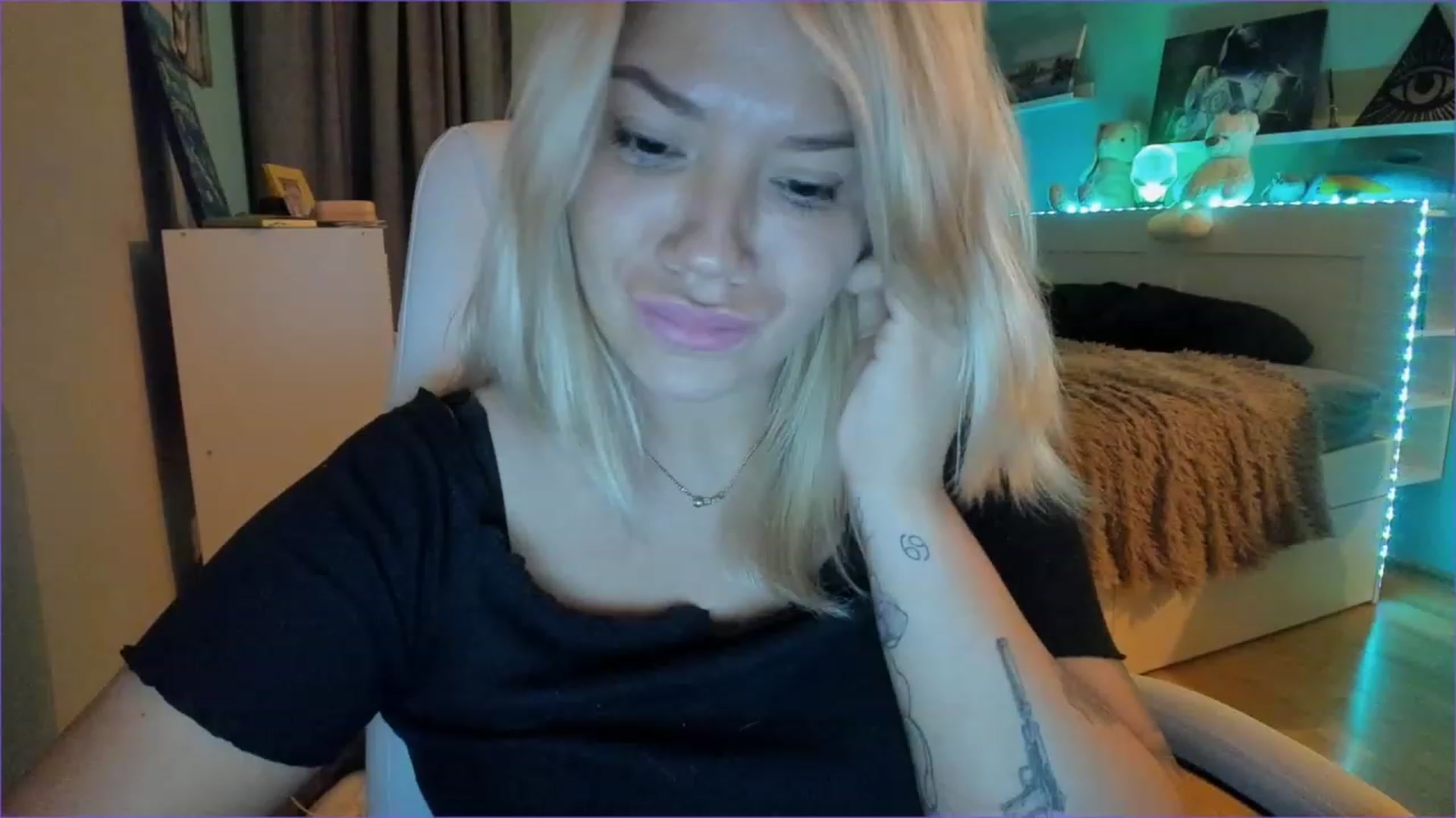 Gallery image thumbnail from NickyBlein's myfreecams stream on, 11/23/2022, 13:02 image 17 of 20