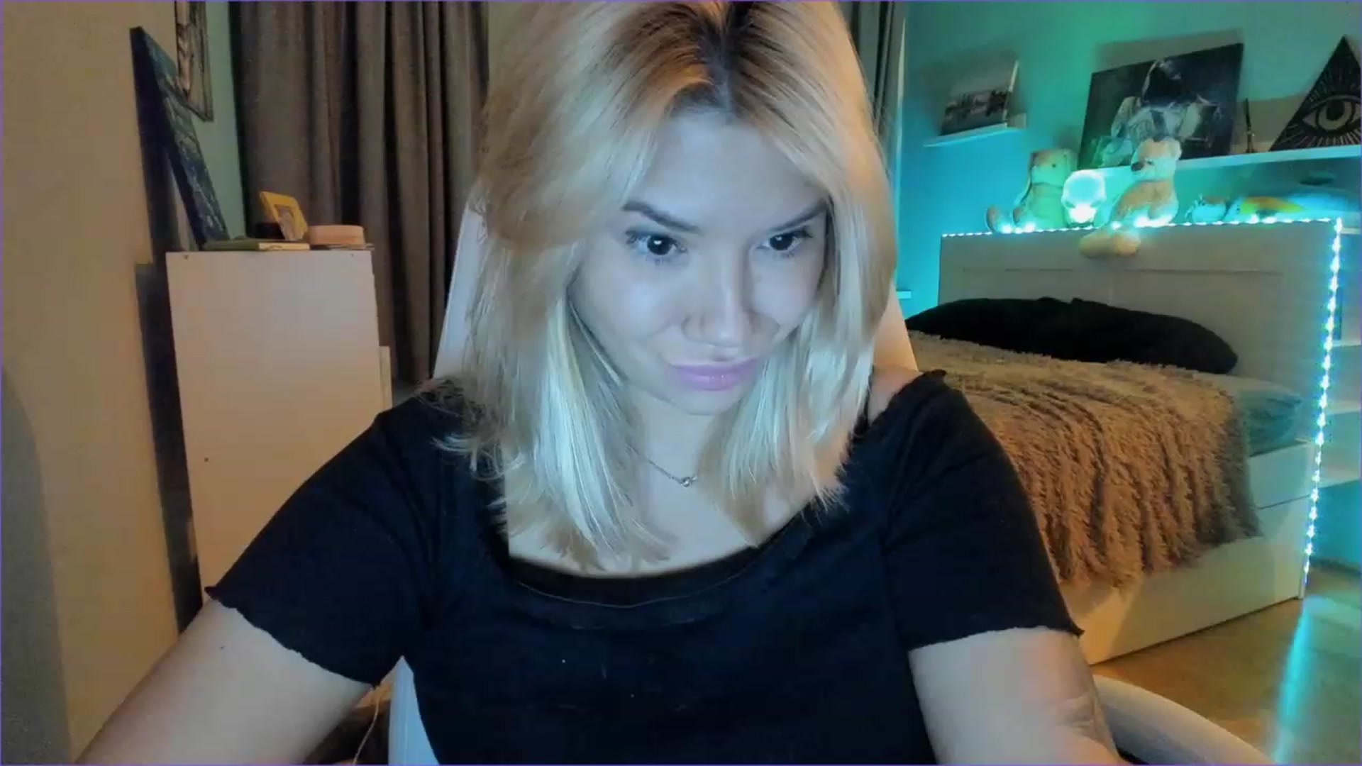 Gallery image thumbnail from NickyBlein's myfreecams stream on, 11/23/2022, 13:02 image 10 of 20