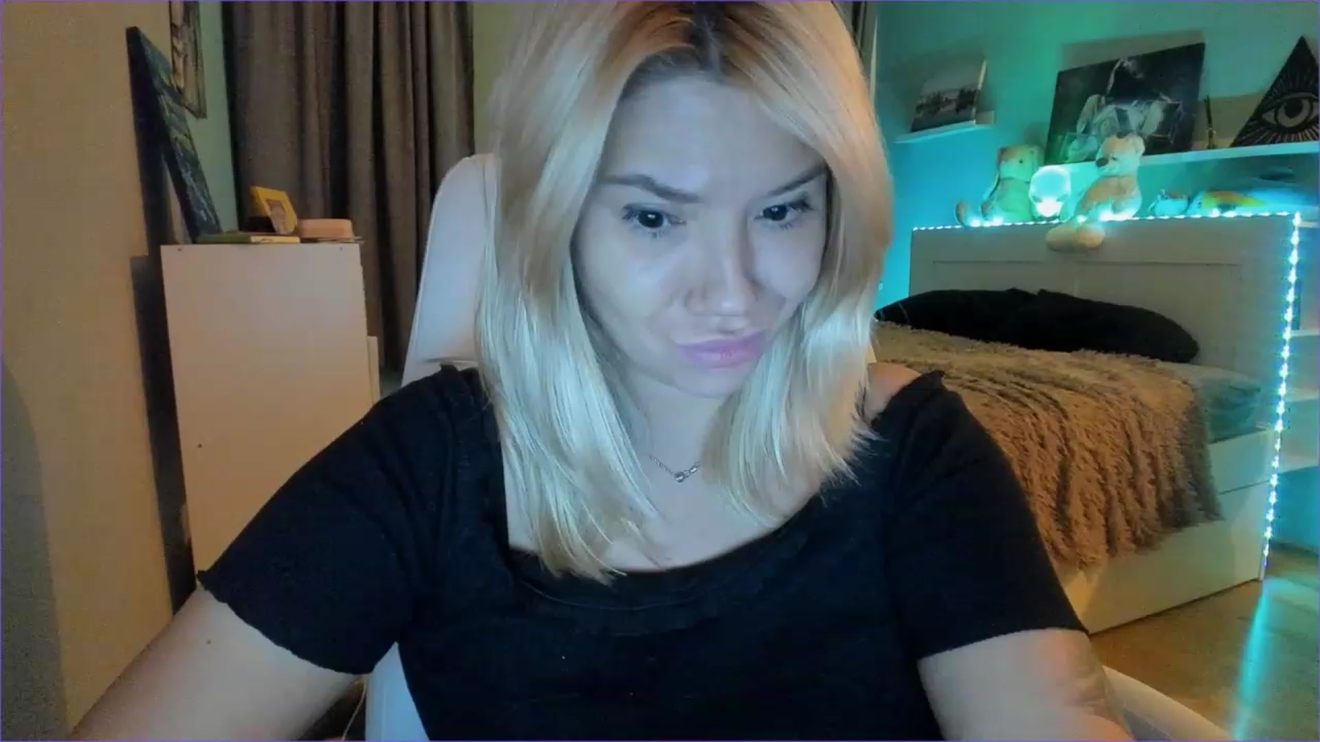 Gallery image thumbnail from NickyBlein's myfreecams stream on, 11/23/2022, 13:02 image 11 of 20