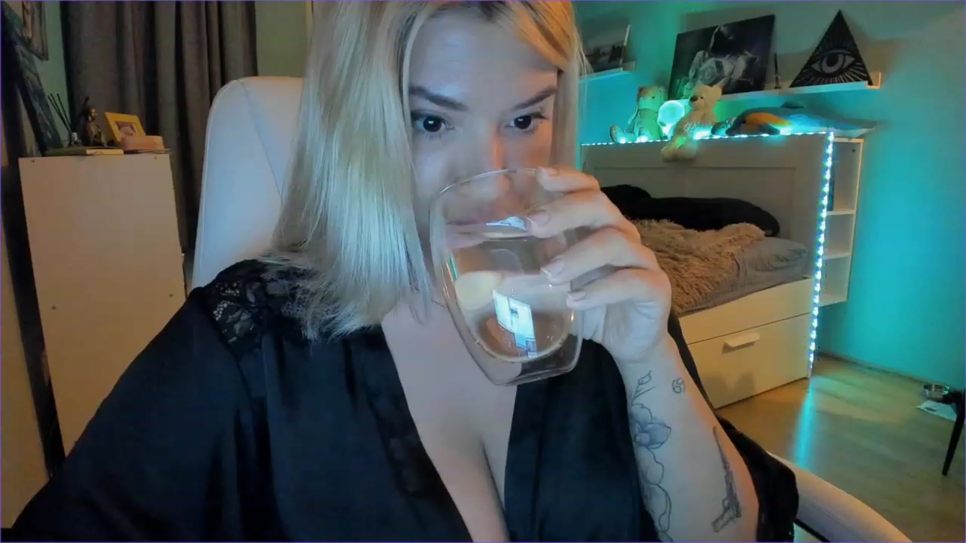 Gallery image thumbnail from NickyBlein's myfreecams stream on, 11/26/2022, 14:26 image 20 of 20