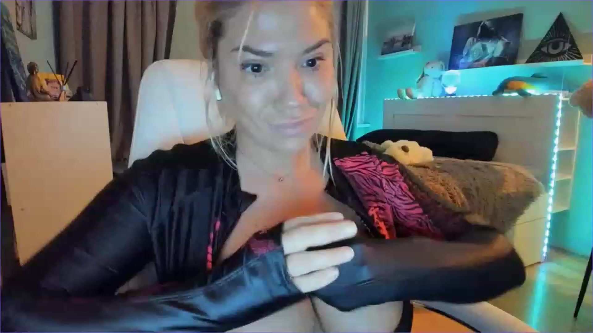 Gallery image thumbnail from NickyBlein's myfreecams stream on, 11/29/2022, 13:01 image 4 of 20