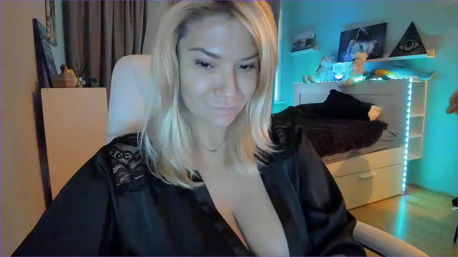 Gallery image thumbnail from NickyBlein's myfreecams stream on, 12/01/2022, 12:27 image 9 of 20