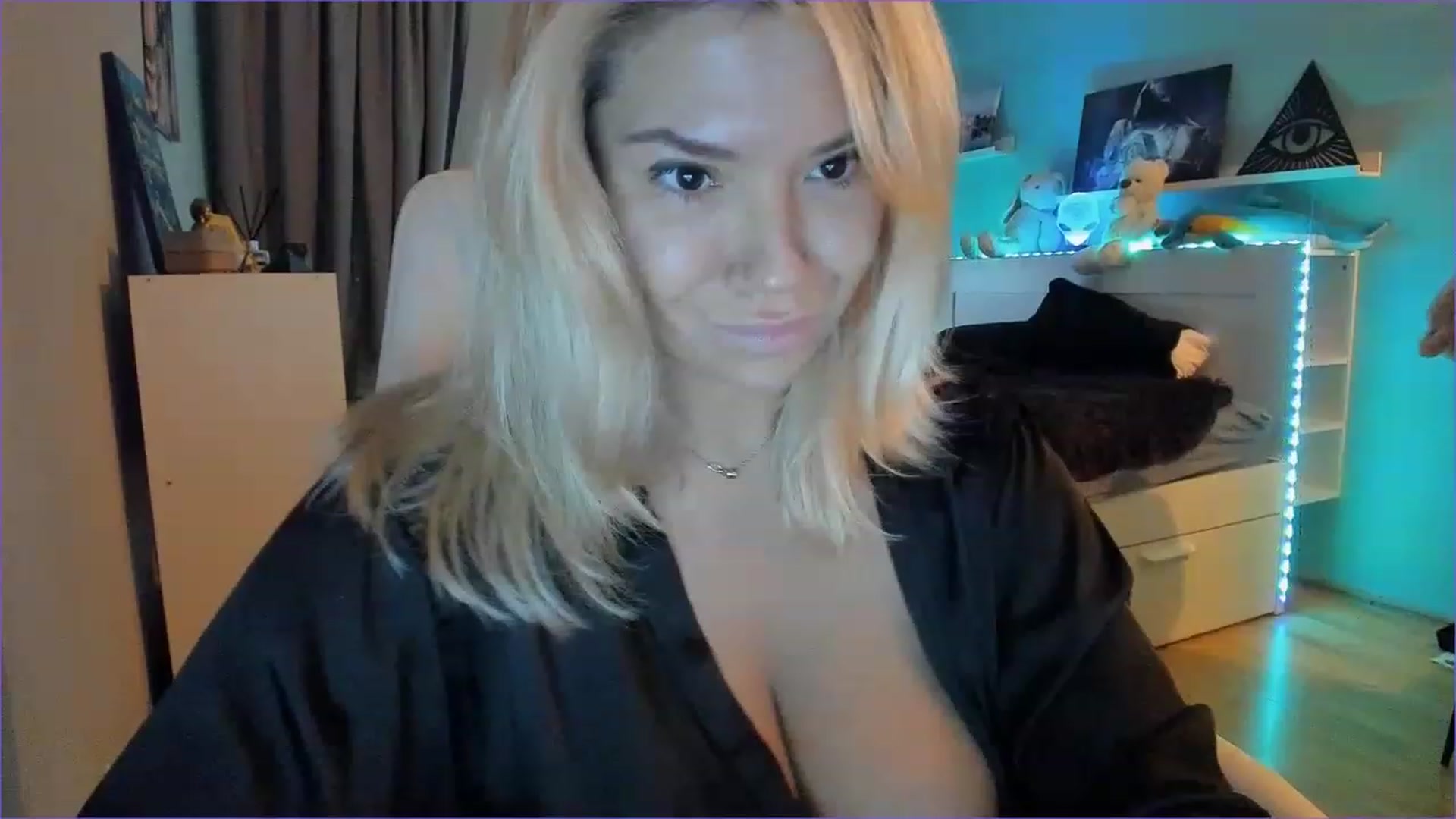 Gallery image thumbnail from NickyBlein's myfreecams stream on, 12/01/2022, 12:27 image 8 of 20