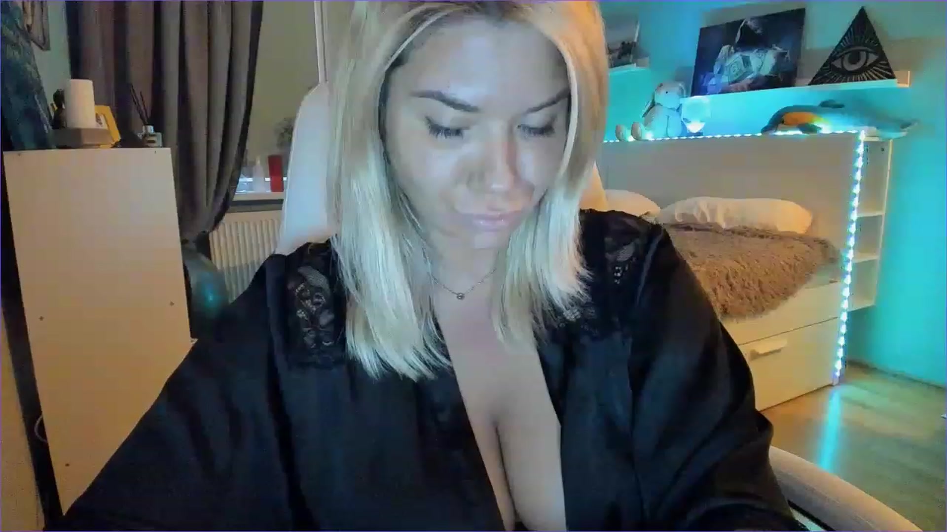 Gallery image thumbnail from NickyBlein's myfreecams stream on, 12/02/2022, 13:53 image 12 of 20