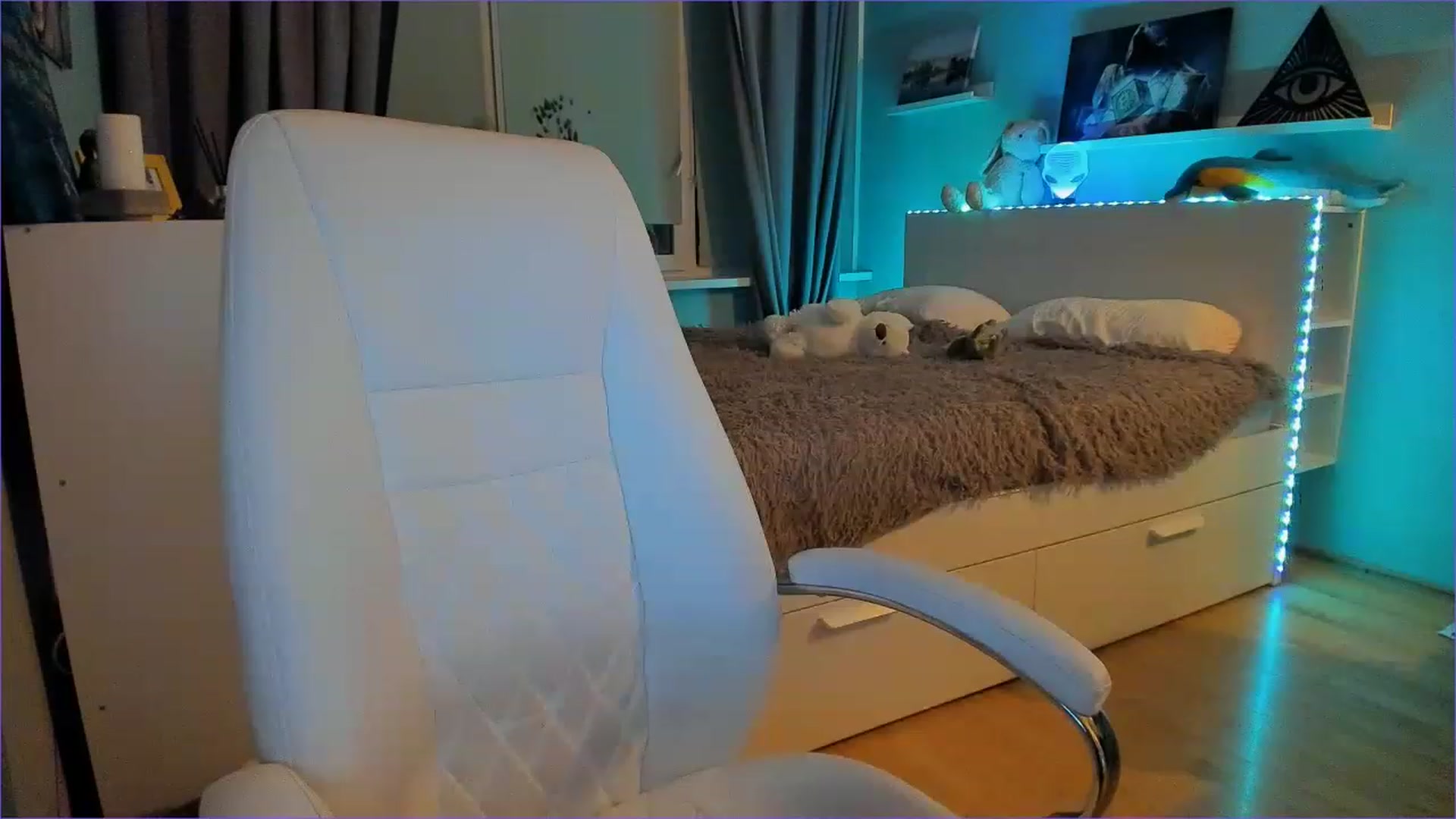 Gallery image thumbnail from NickyBlein's myfreecams stream on, 12/02/2022, 14:07 image 19 of 20