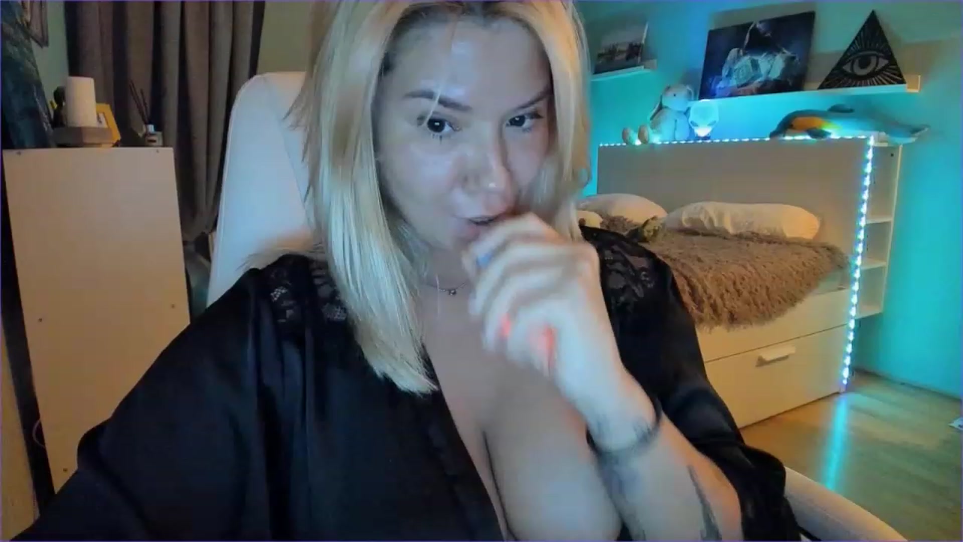 Gallery image thumbnail from NickyBlein's myfreecams stream on, 12/02/2022, 14:07 image 6 of 20