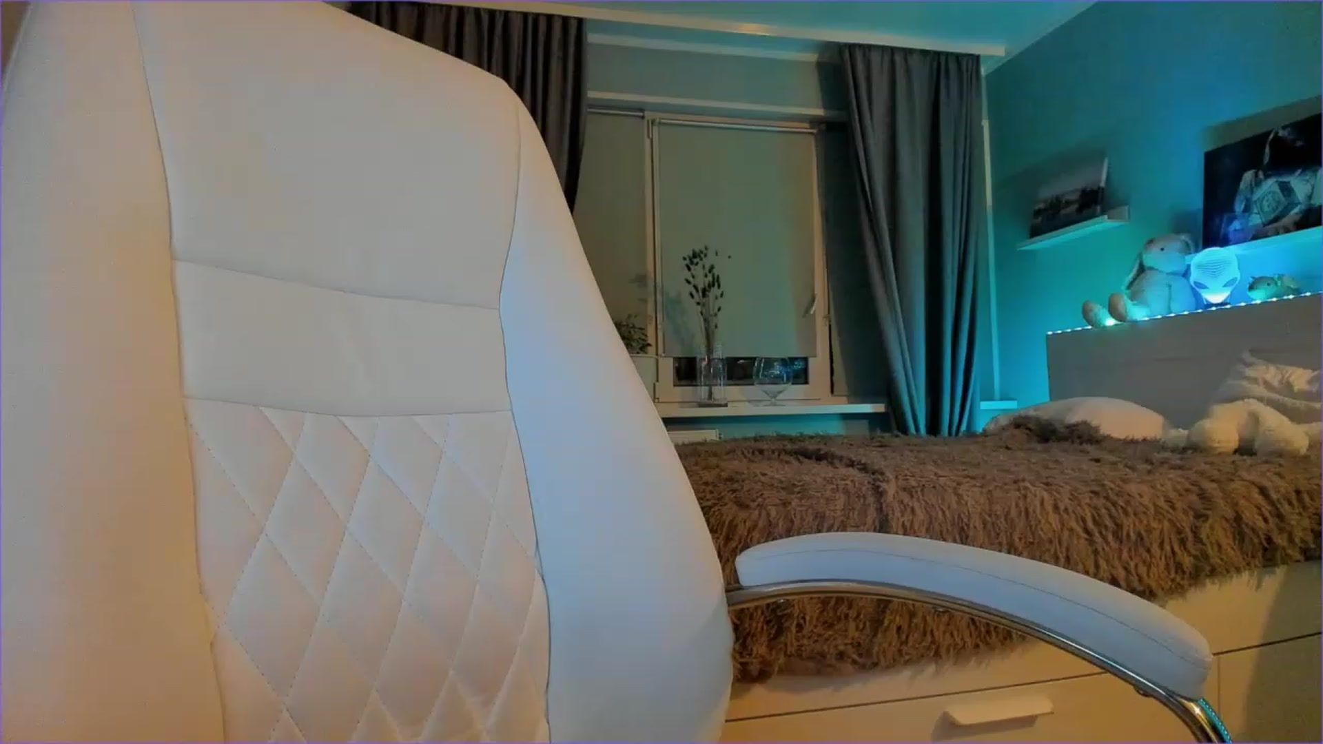 Gallery image thumbnail from NickyBlein's myfreecams stream on, 12/02/2022, 17:33 image 19 of 20