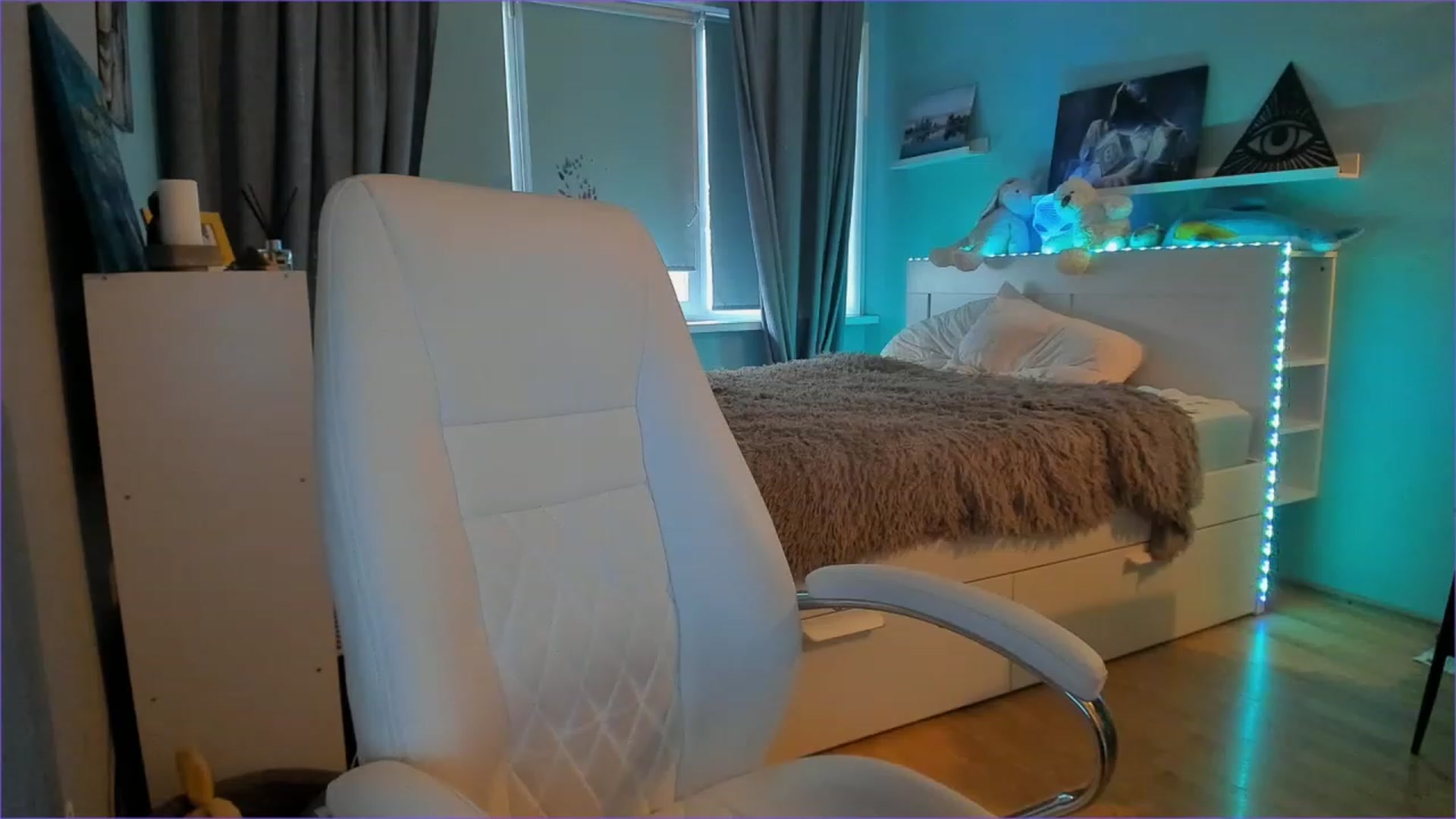 Gallery image thumbnail from NickyBlein's myfreecams stream on, 12/03/2022, 11:03 image 16 of 20