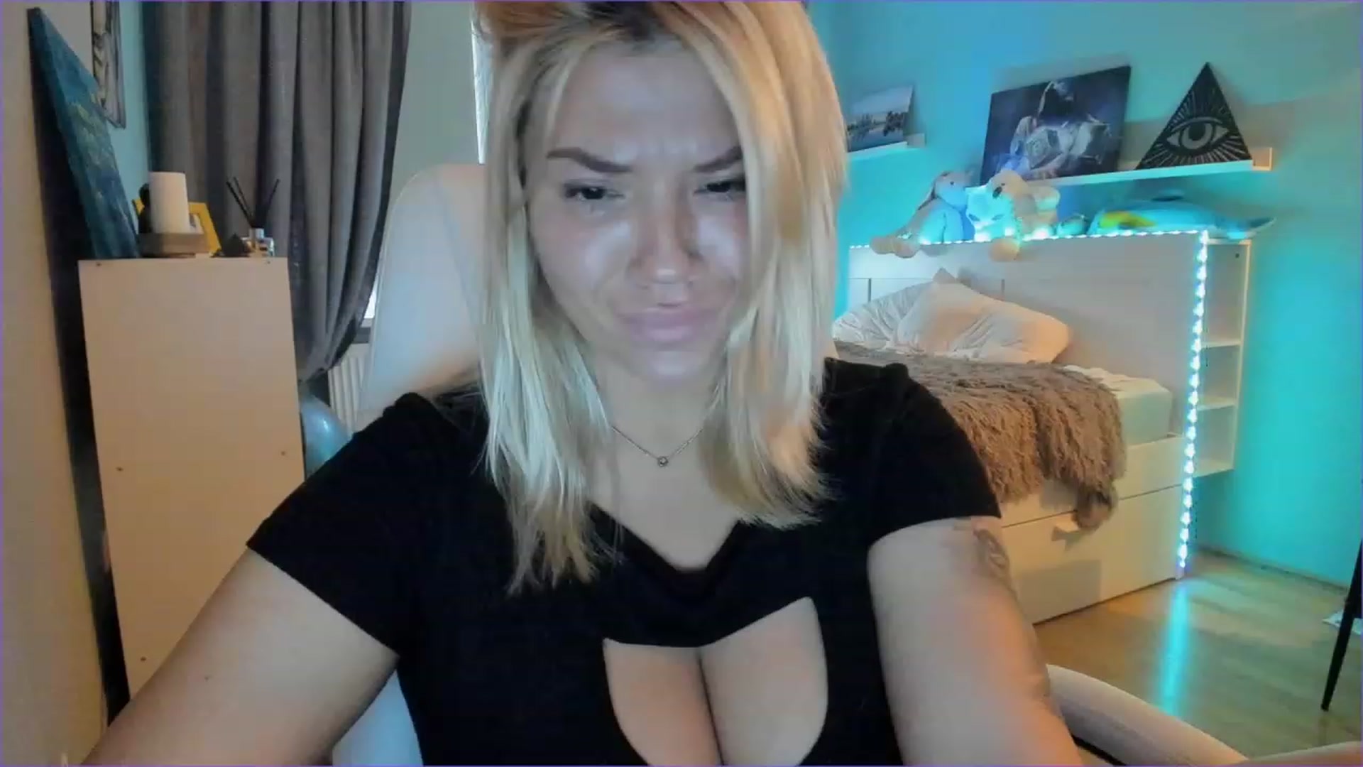 Gallery image thumbnail from NickyBlein's myfreecams stream on, 12/03/2022, 11:03 image 18 of 20