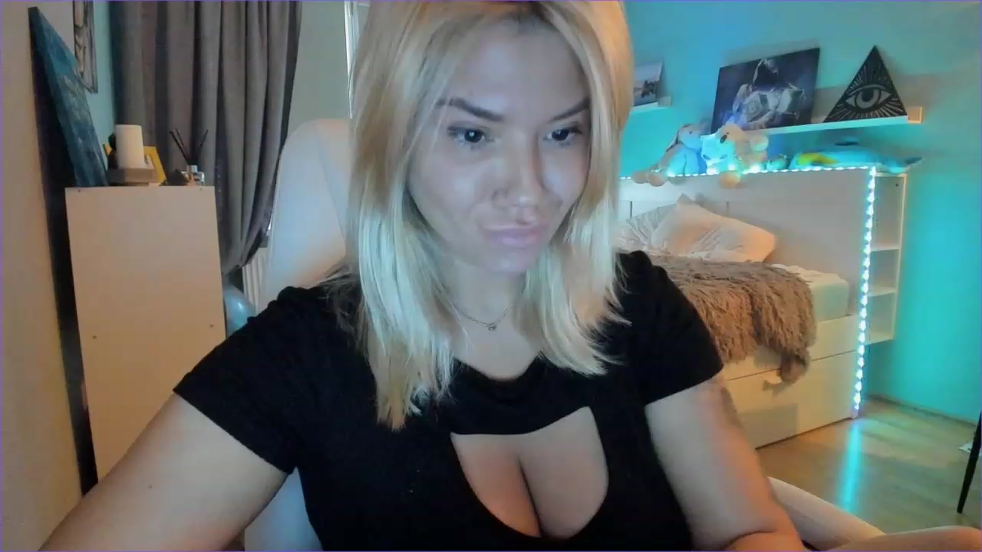 Gallery image thumbnail from NickyBlein's myfreecams stream on, 12/03/2022, 11:37 image 1 of 20