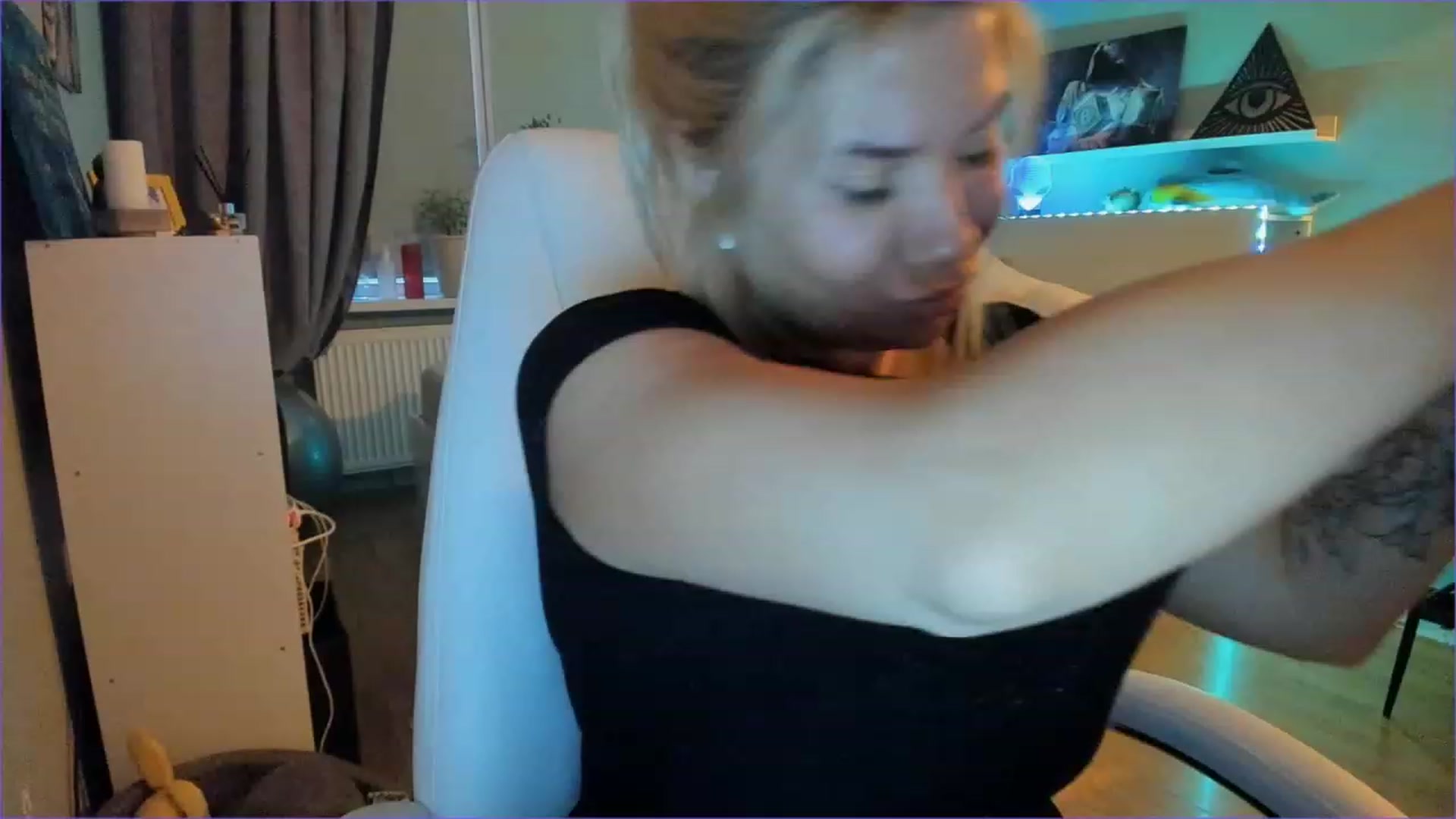 Gallery image thumbnail from NickyBlein's myfreecams stream on, 12/03/2022, 12:48 image 19 of 20