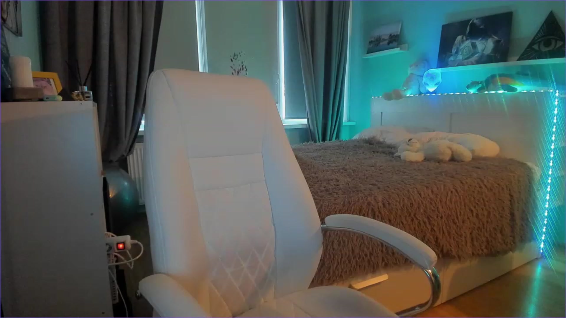 Gallery image thumbnail from NickyBlein's myfreecams stream on, 12/06/2022, 09:18 image 19 of 20