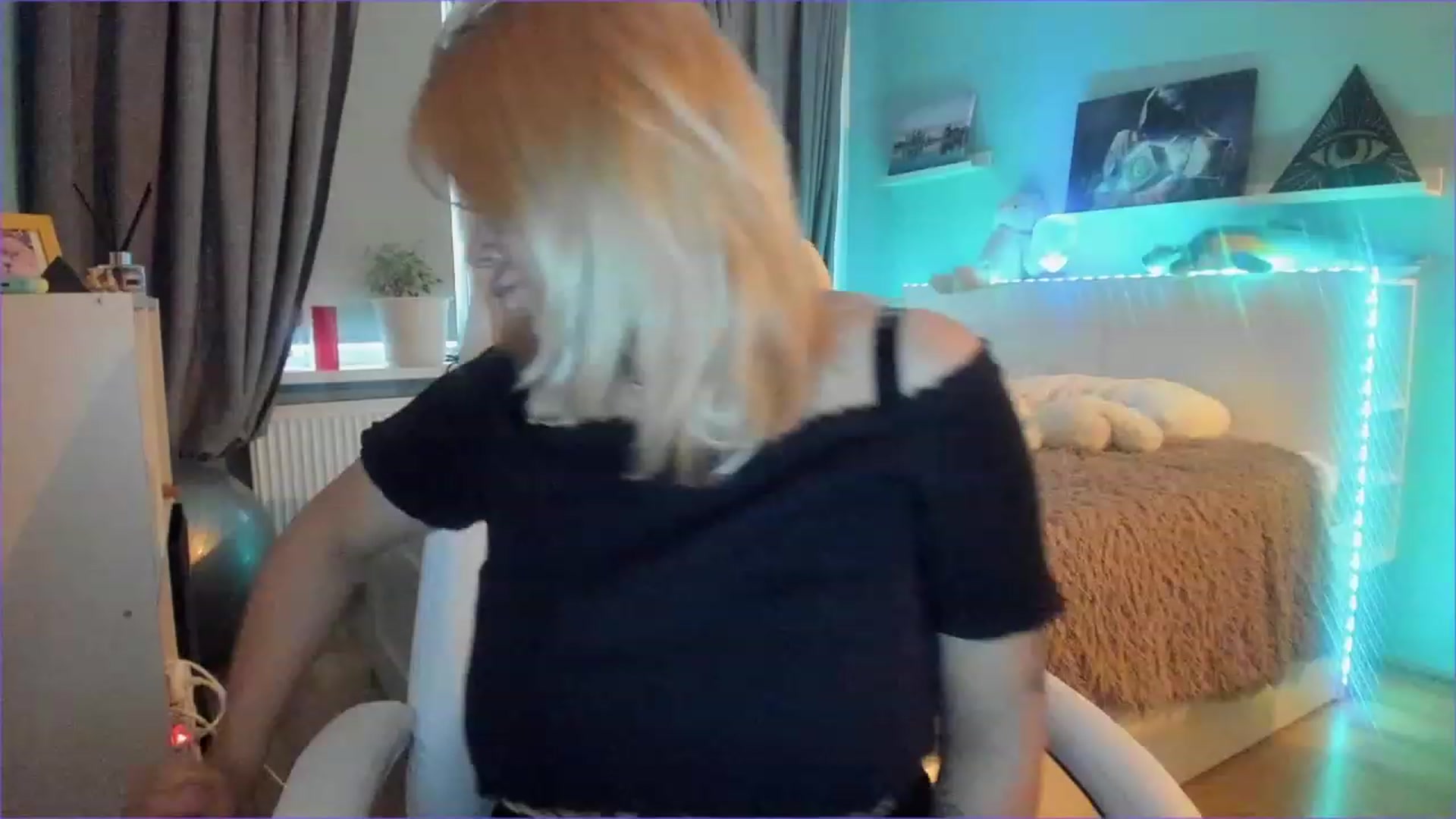 Gallery image thumbnail from NickyBlein's myfreecams stream on, 12/06/2022, 09:18 image 3 of 20