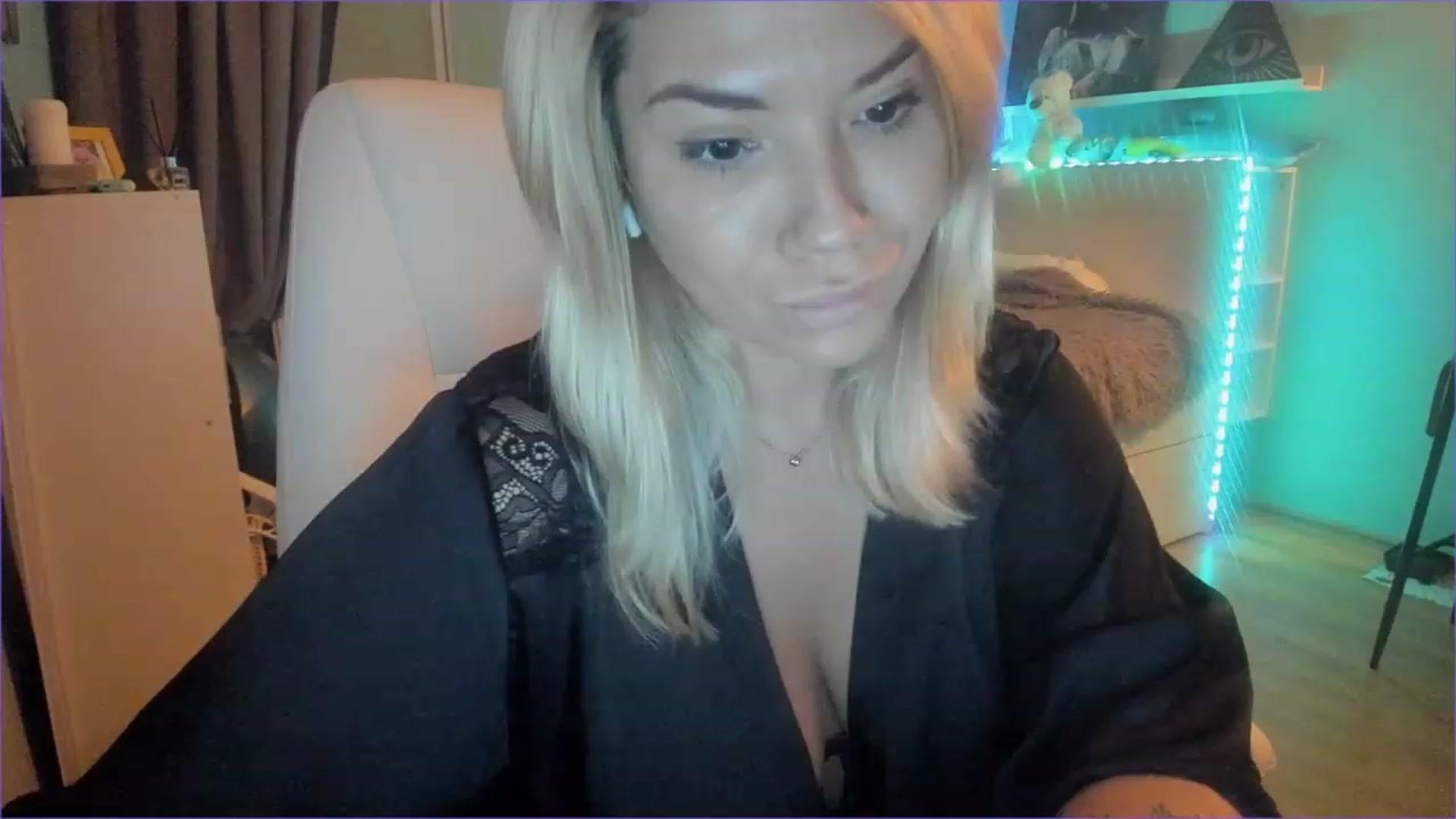 Gallery image thumbnail from NickyBlein's myfreecams stream on, 12/06/2022, 13:19 image 19 of 20
