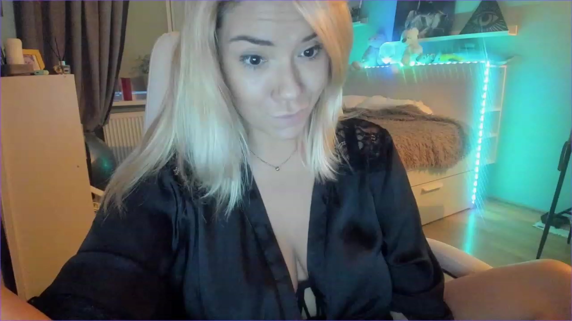Gallery image thumbnail from NickyBlein's myfreecams stream on, 12/06/2022, 13:19 image 16 of 20