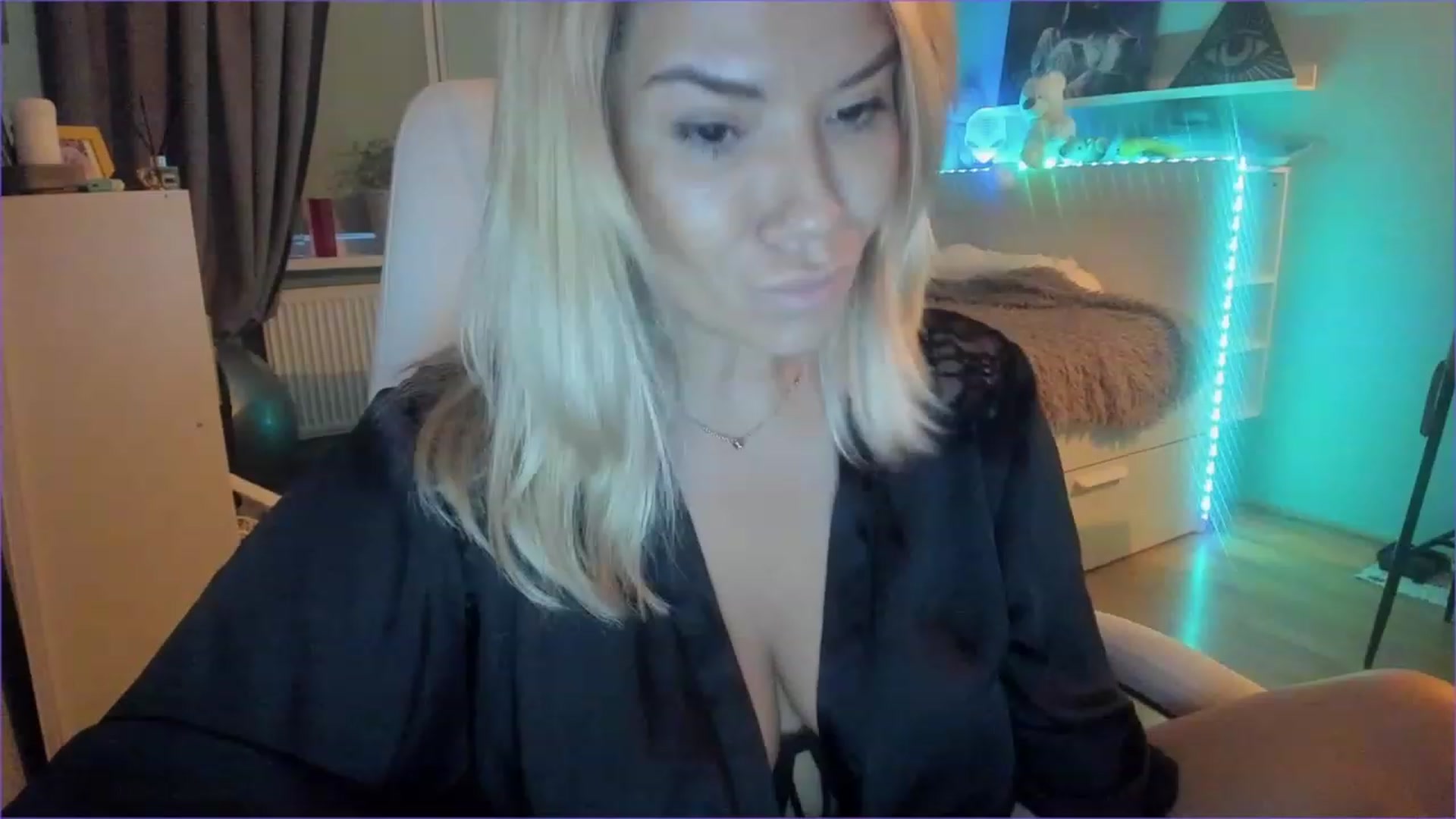 Gallery image thumbnail from NickyBlein's myfreecams stream on, 12/06/2022, 13:19 image 18 of 20