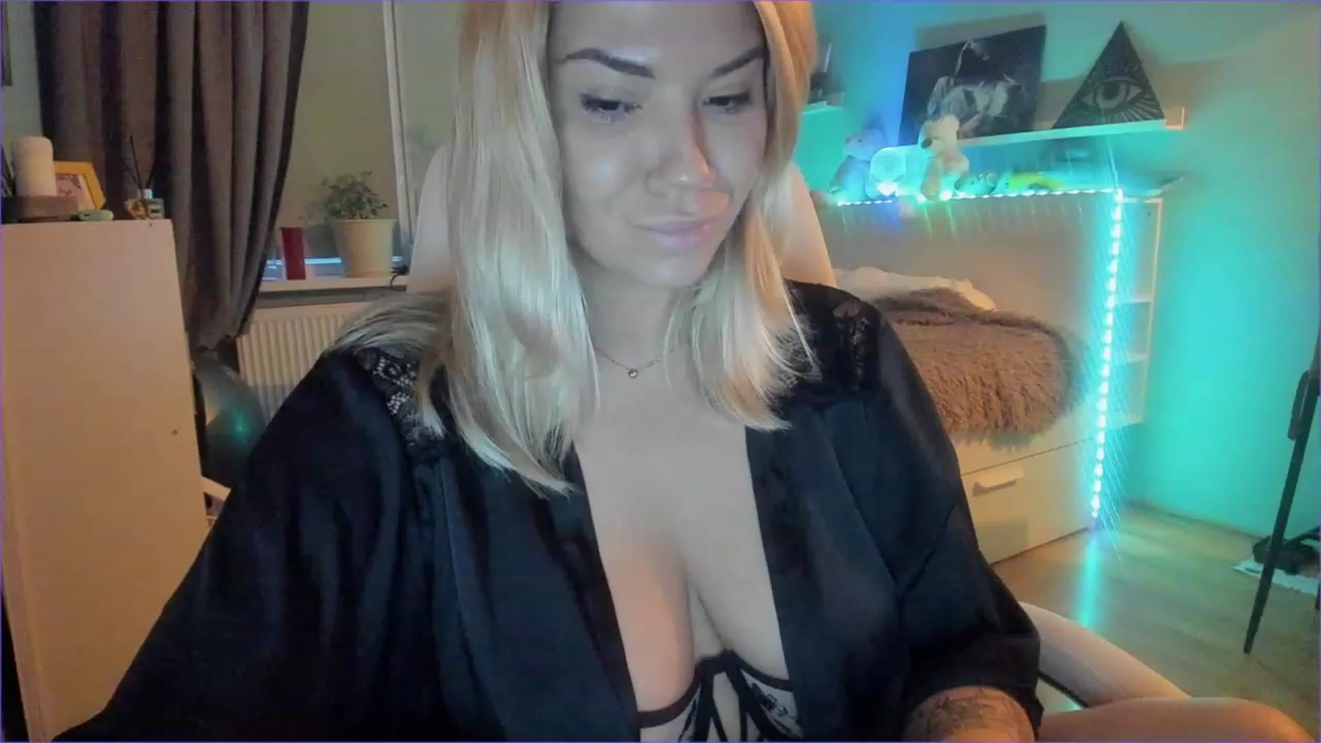 Gallery image thumbnail from NickyBlein's myfreecams stream on, 12/06/2022, 13:19 image 5 of 20