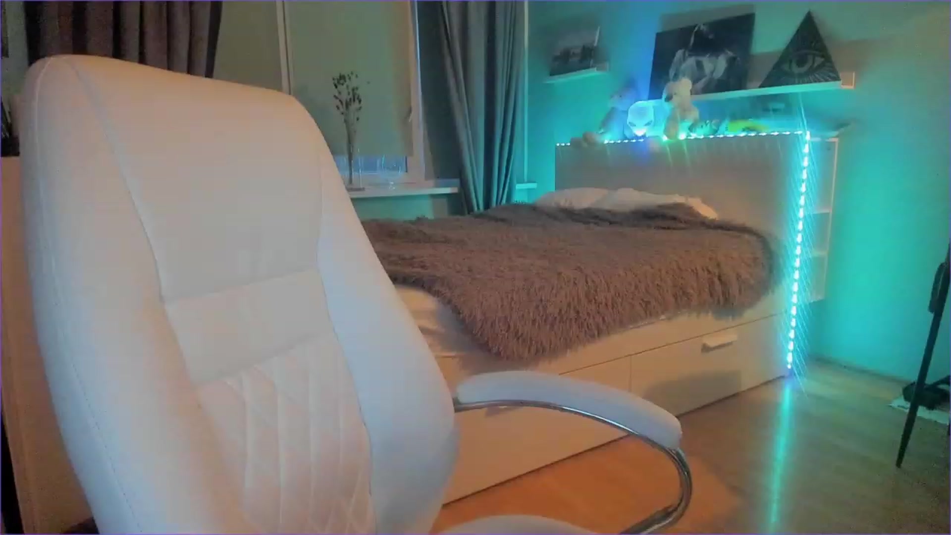 Gallery image thumbnail from NickyBlein's myfreecams stream on, 12/06/2022, 13:19 image 12 of 20